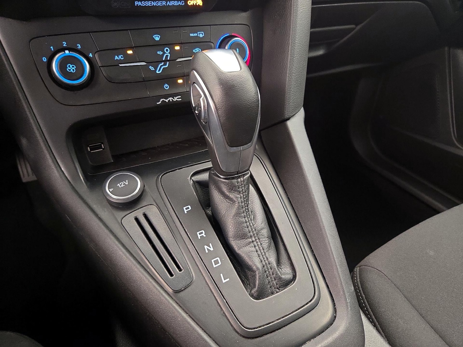 2015 Ford Focus SE - Photo 18