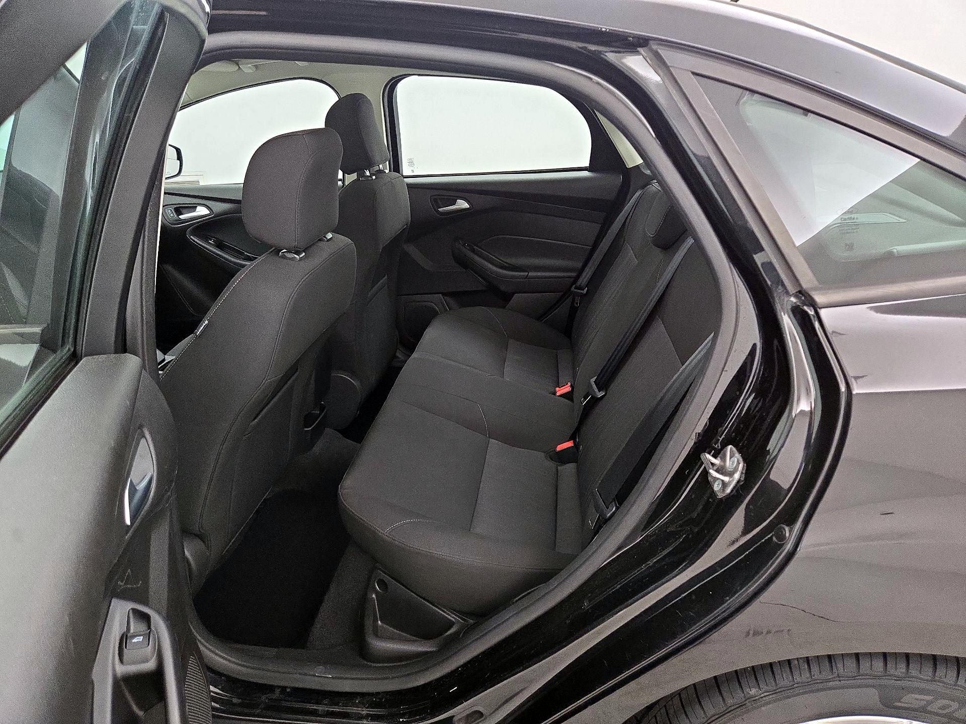Thumbnail: 2015 Ford Focus - 20