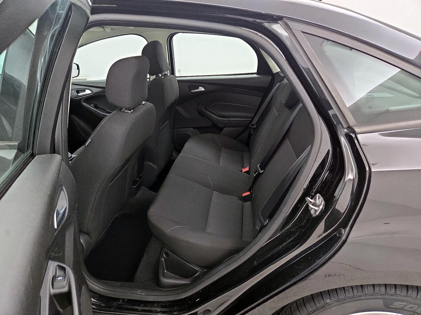 2015 Ford Focus SE - Photo 21