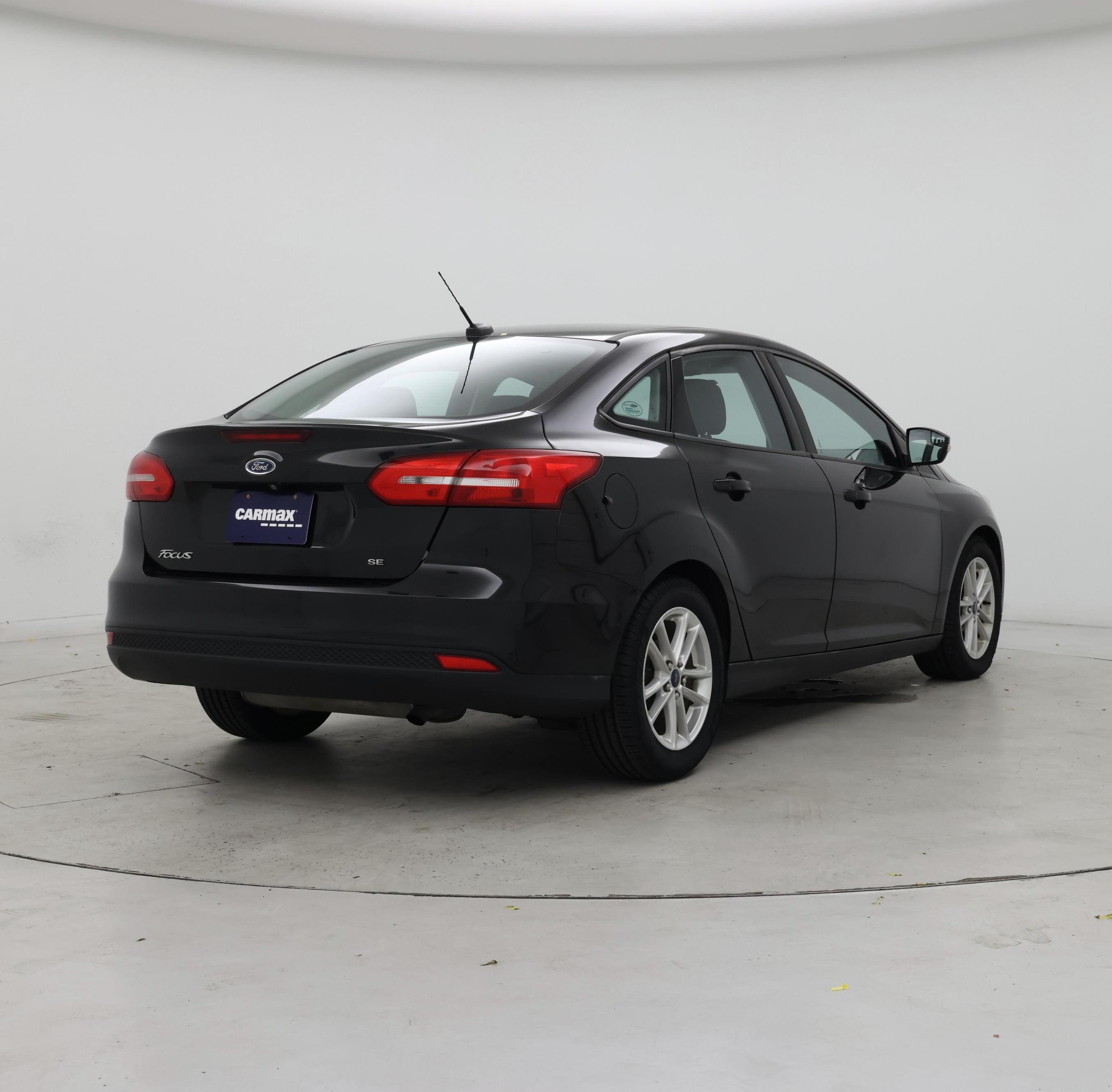 Thumbnail: 2015 Ford Focus - 8