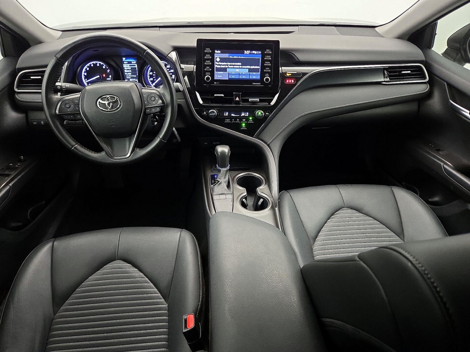 2023 Toyota Camry SE - Photo 10