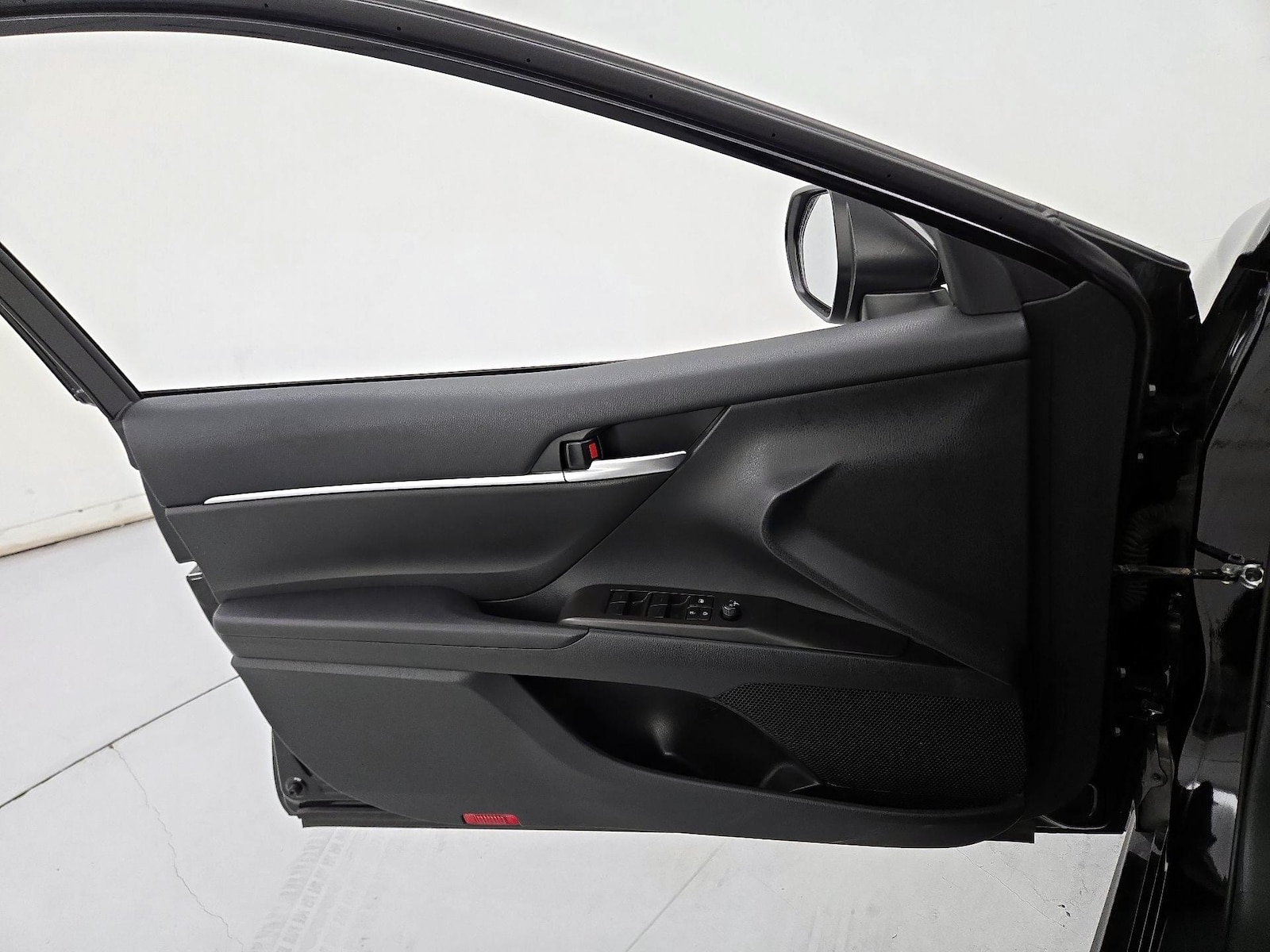 2023 Toyota Camry SE - Photo 13