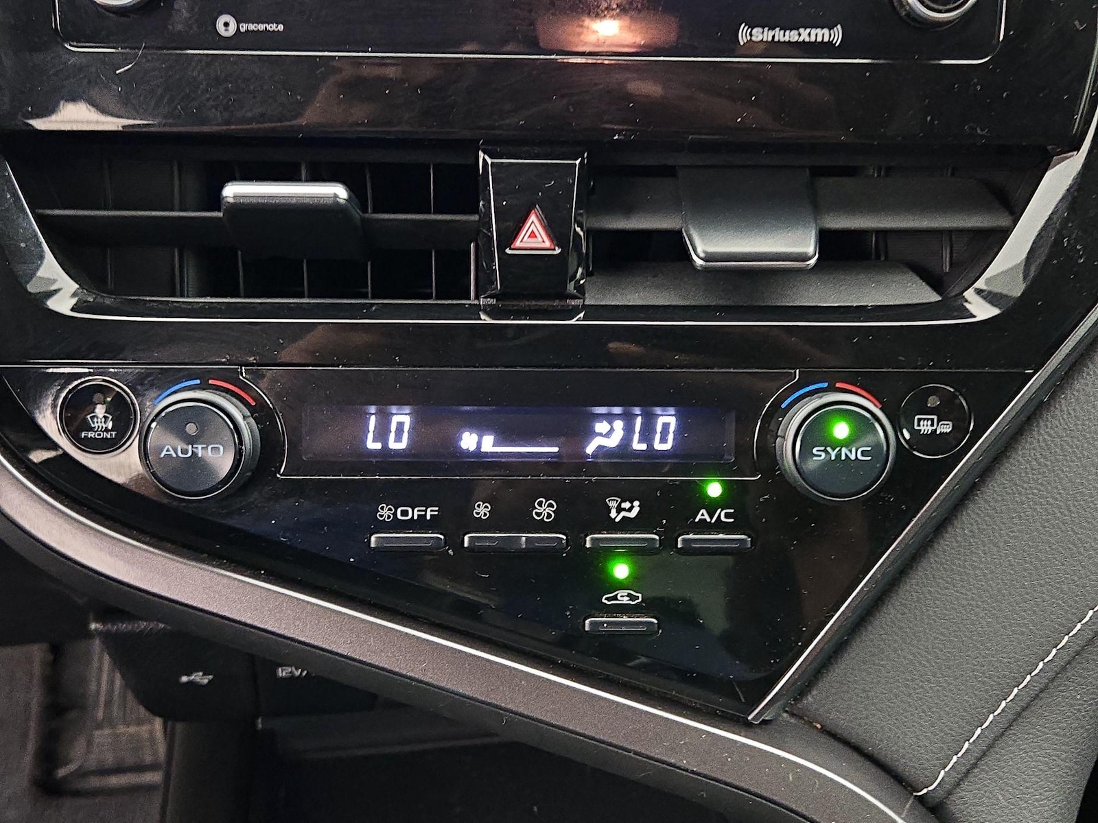 2023 Toyota Camry SE - Photo 17