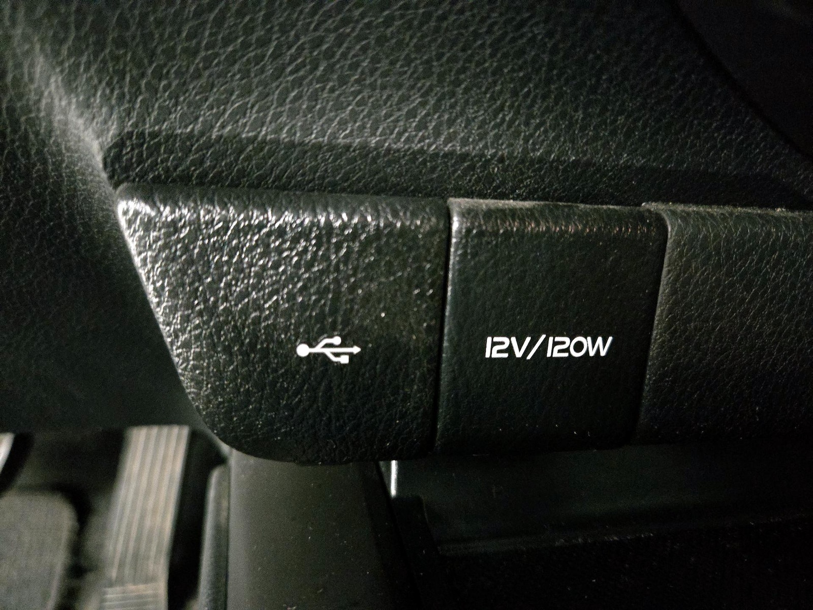2023 Toyota Camry SE - Photo 19