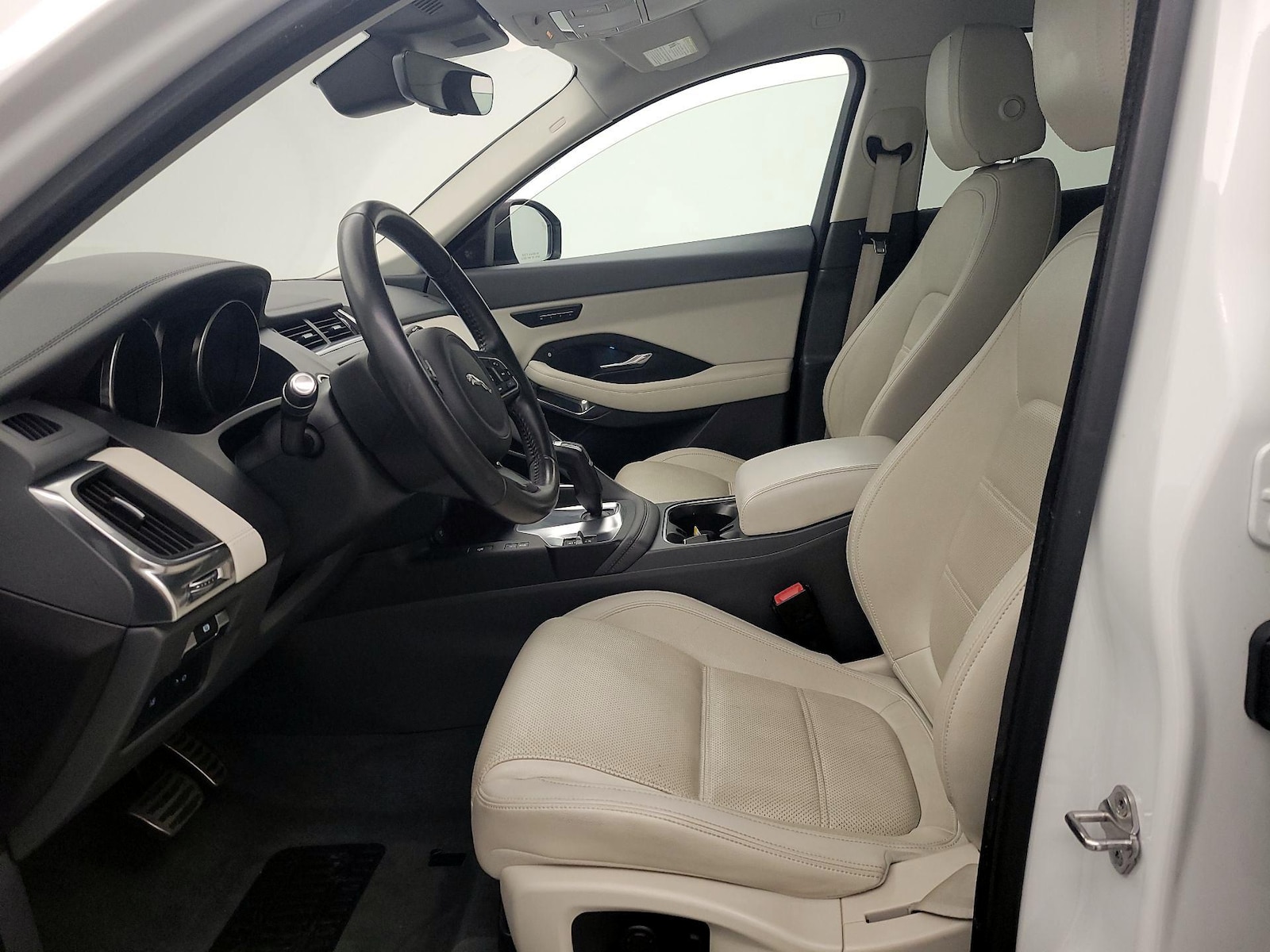 2019 Jaguar E-PACE SE - Photo 12