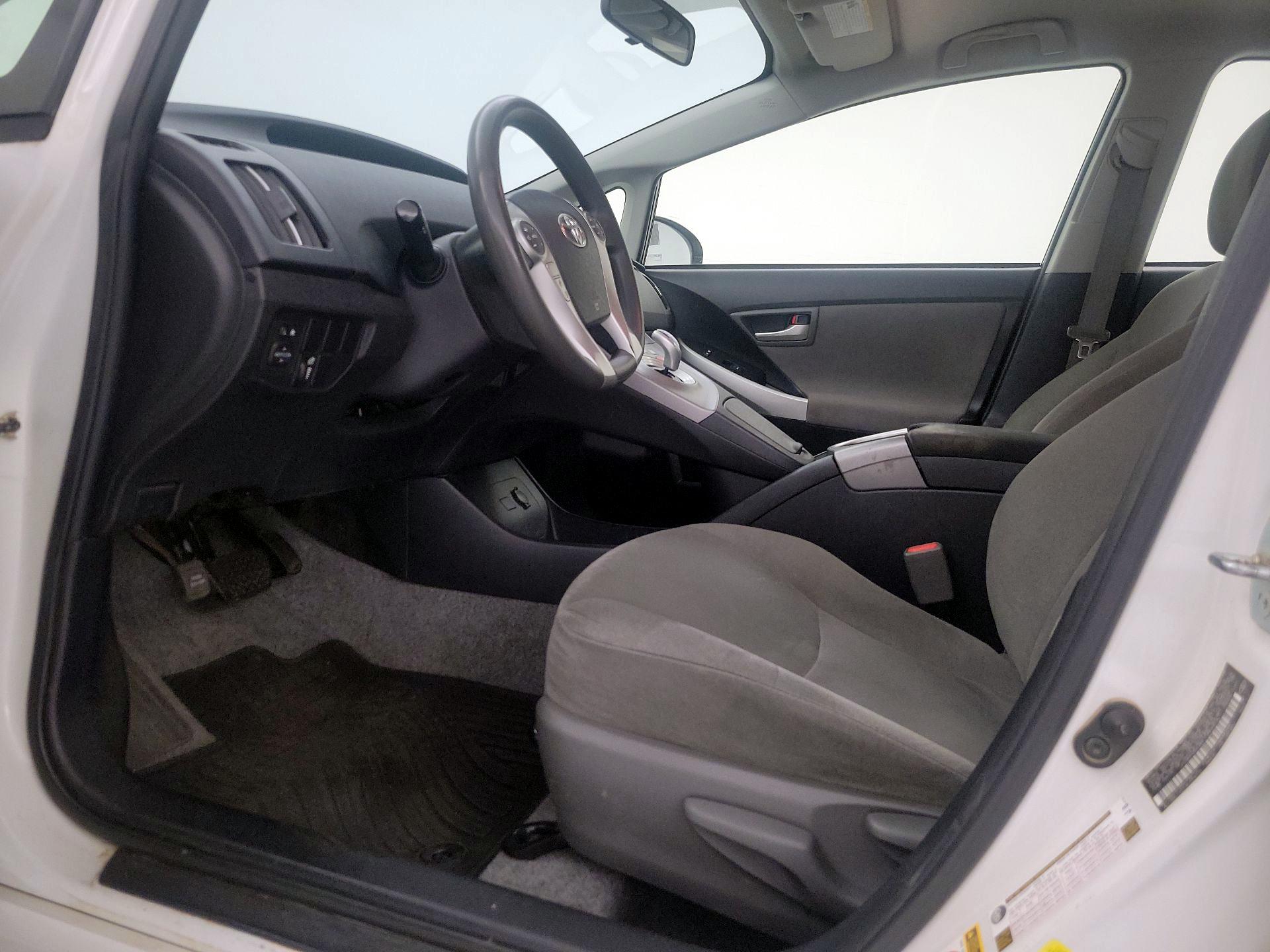 Thumbnail: 2015 Toyota Prius - 11
