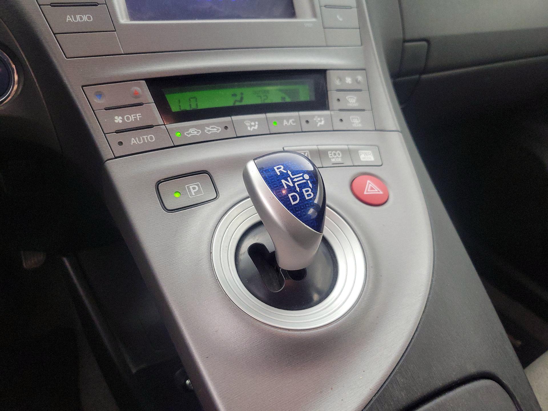 Thumbnail: 2015 Toyota Prius - 17