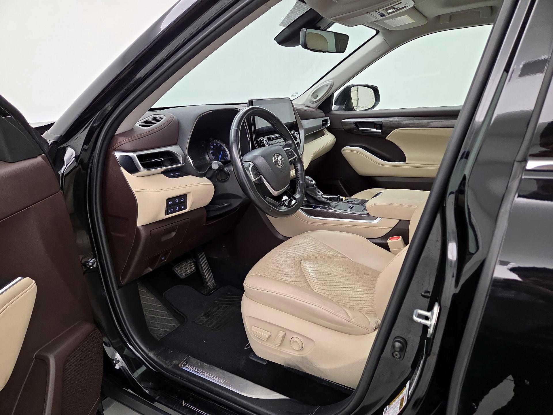 Thumbnail: 2022 Toyota Highlander - 11