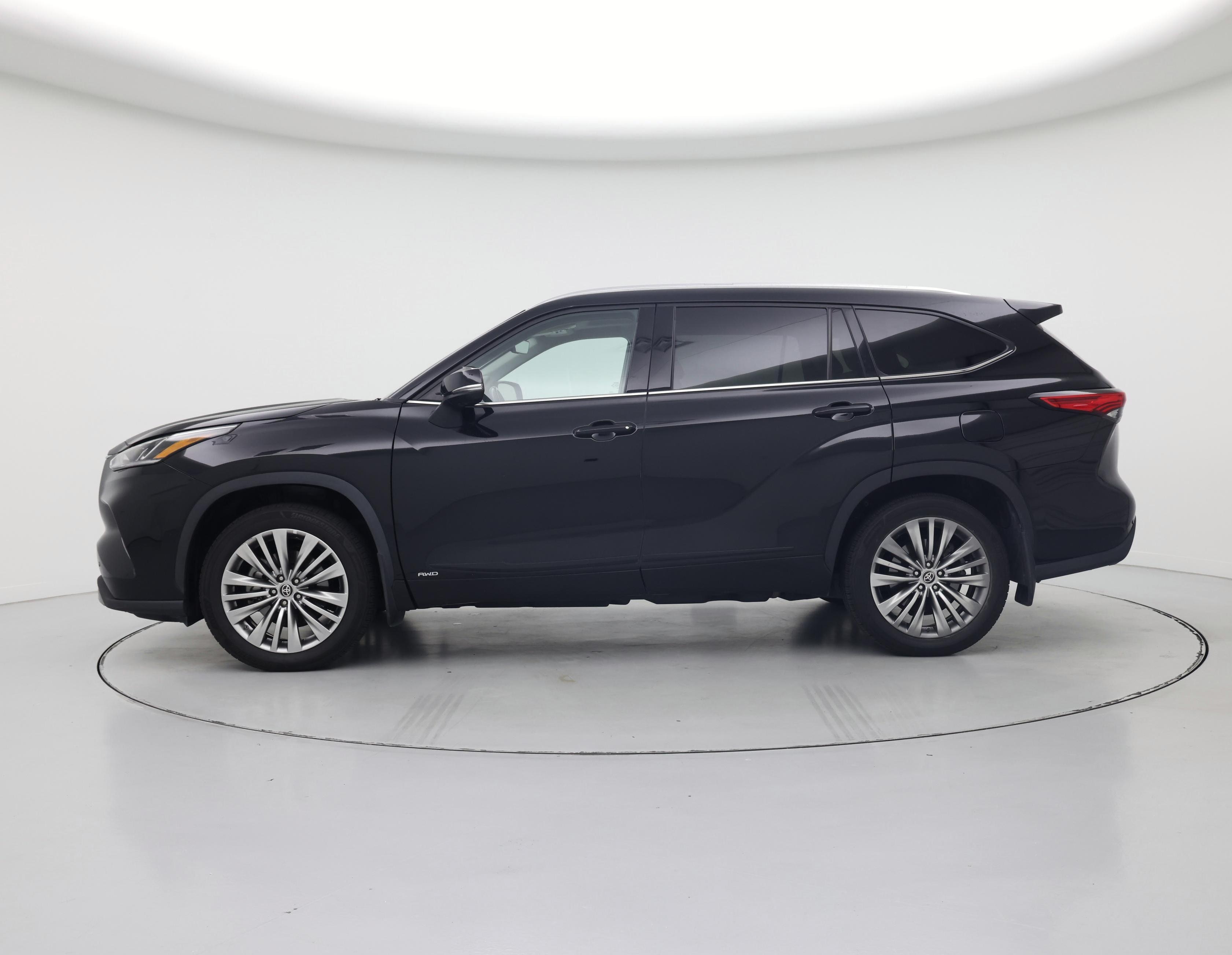 Thumbnail: 2022 Toyota Highlander - 3
