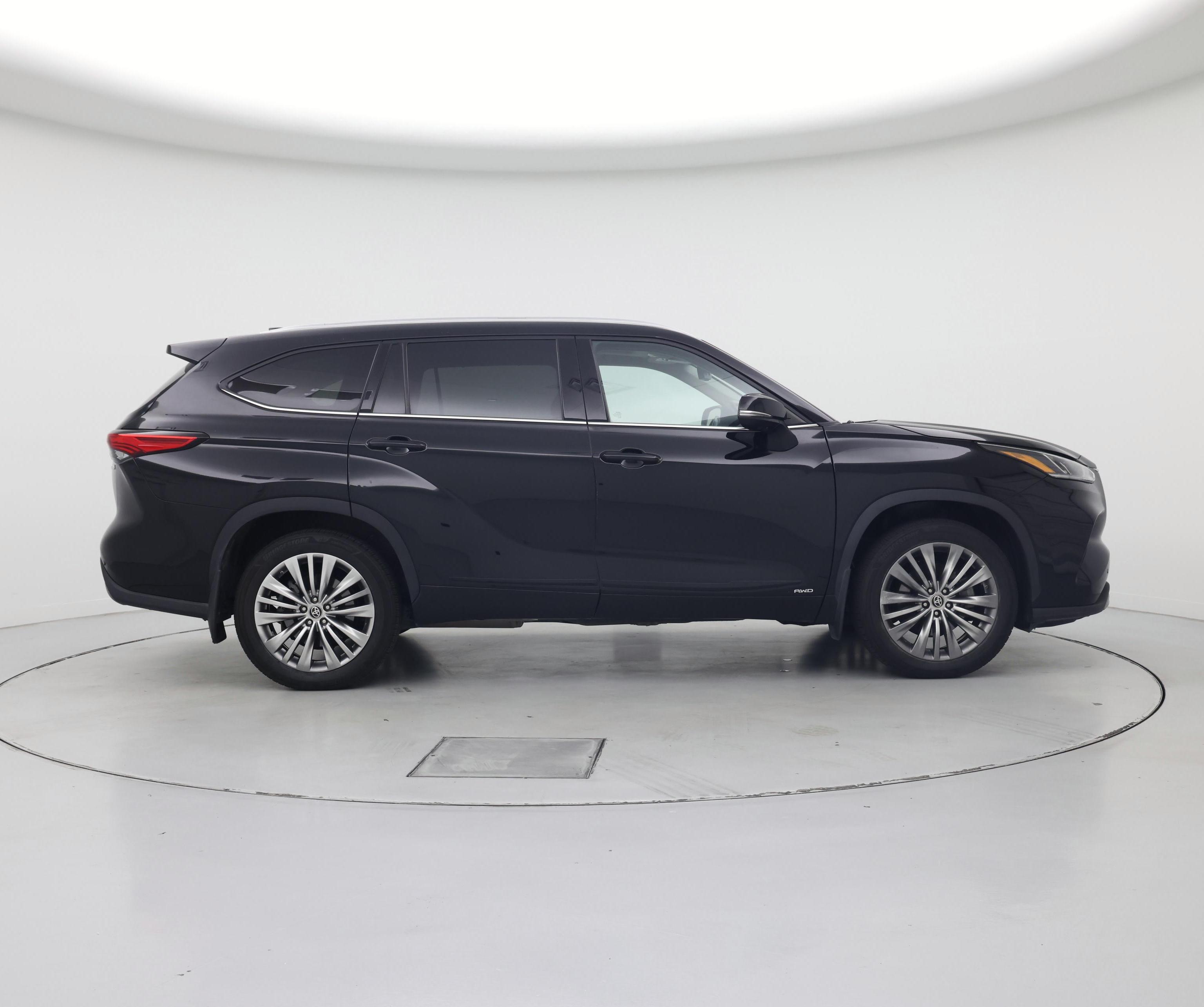 Thumbnail: 2022 Toyota Highlander - 7
