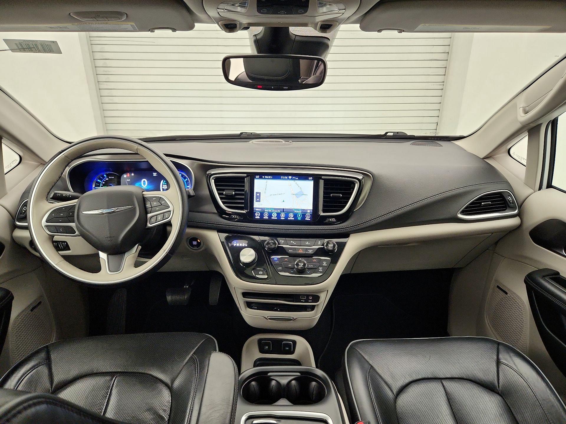 Thumbnail: 2018 Chrysler Pacifica - 9