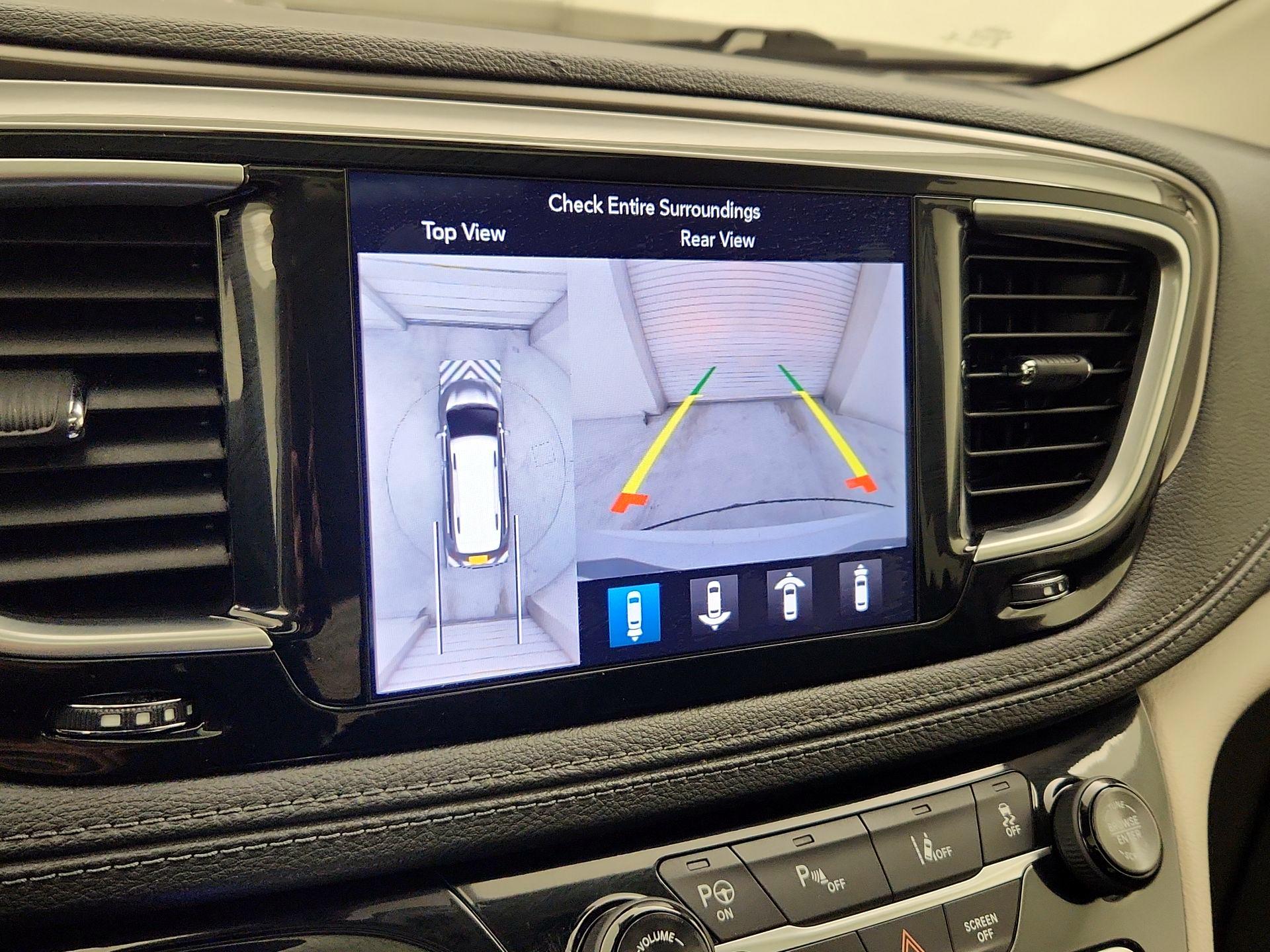 Thumbnail: 2018 Chrysler Pacifica - 15
