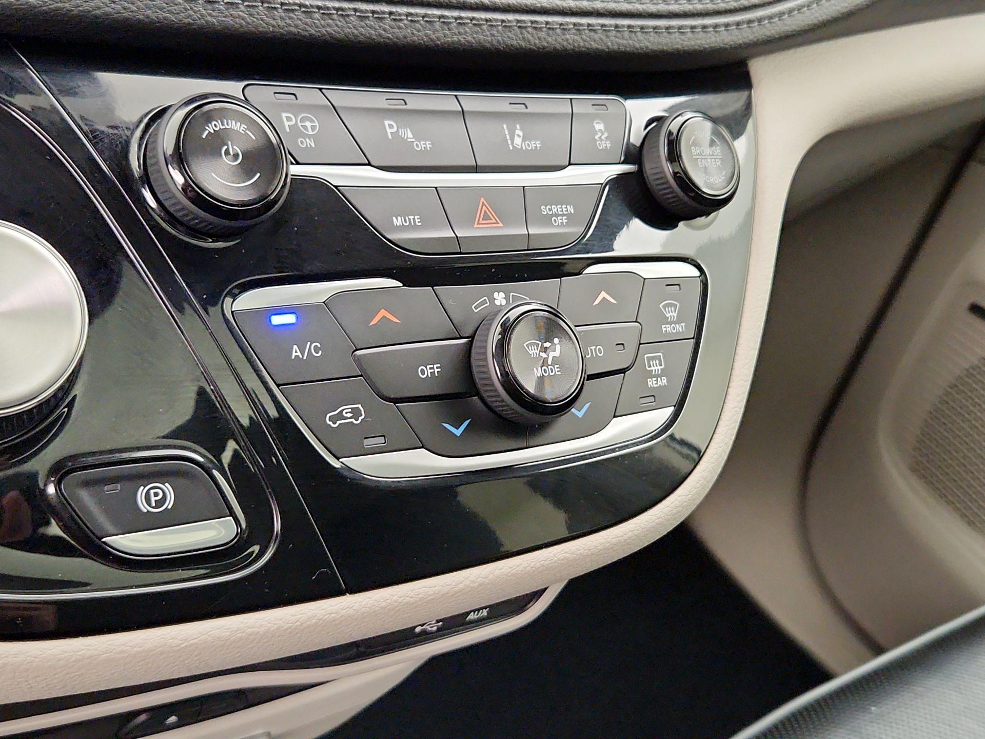 Thumbnail: 2018 Chrysler Pacifica - 17