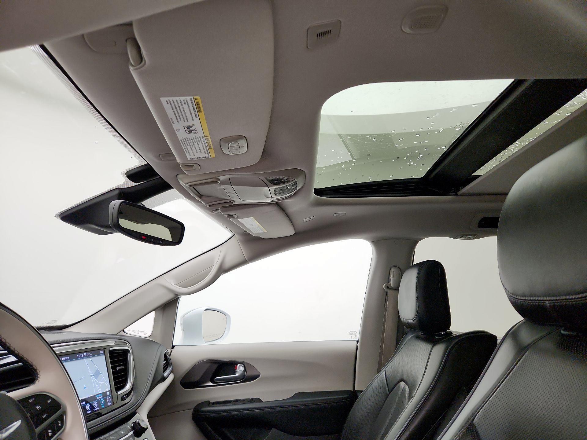 Thumbnail: 2018 Chrysler Pacifica - 20
