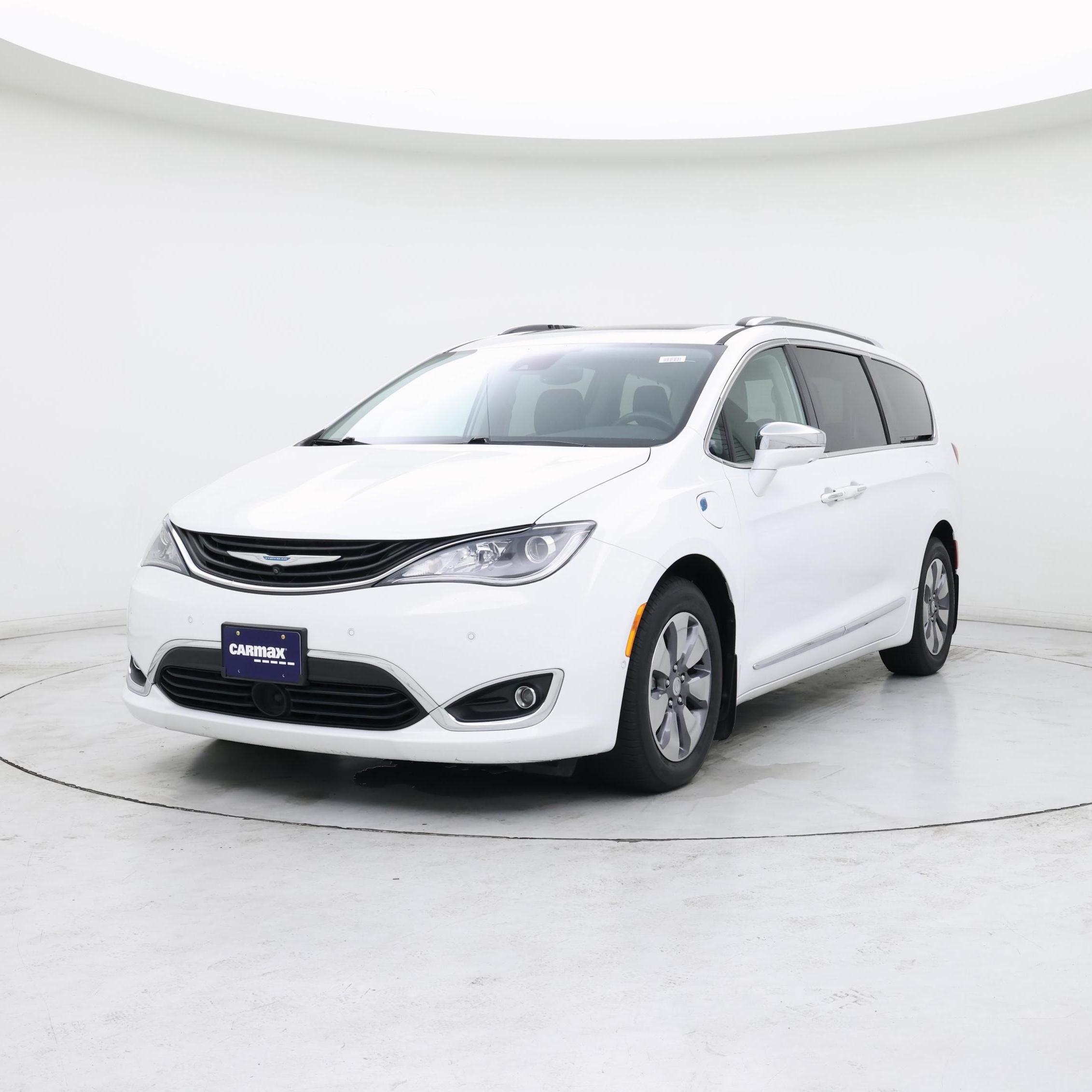 Thumbnail: 2018 Chrysler Pacifica - 4