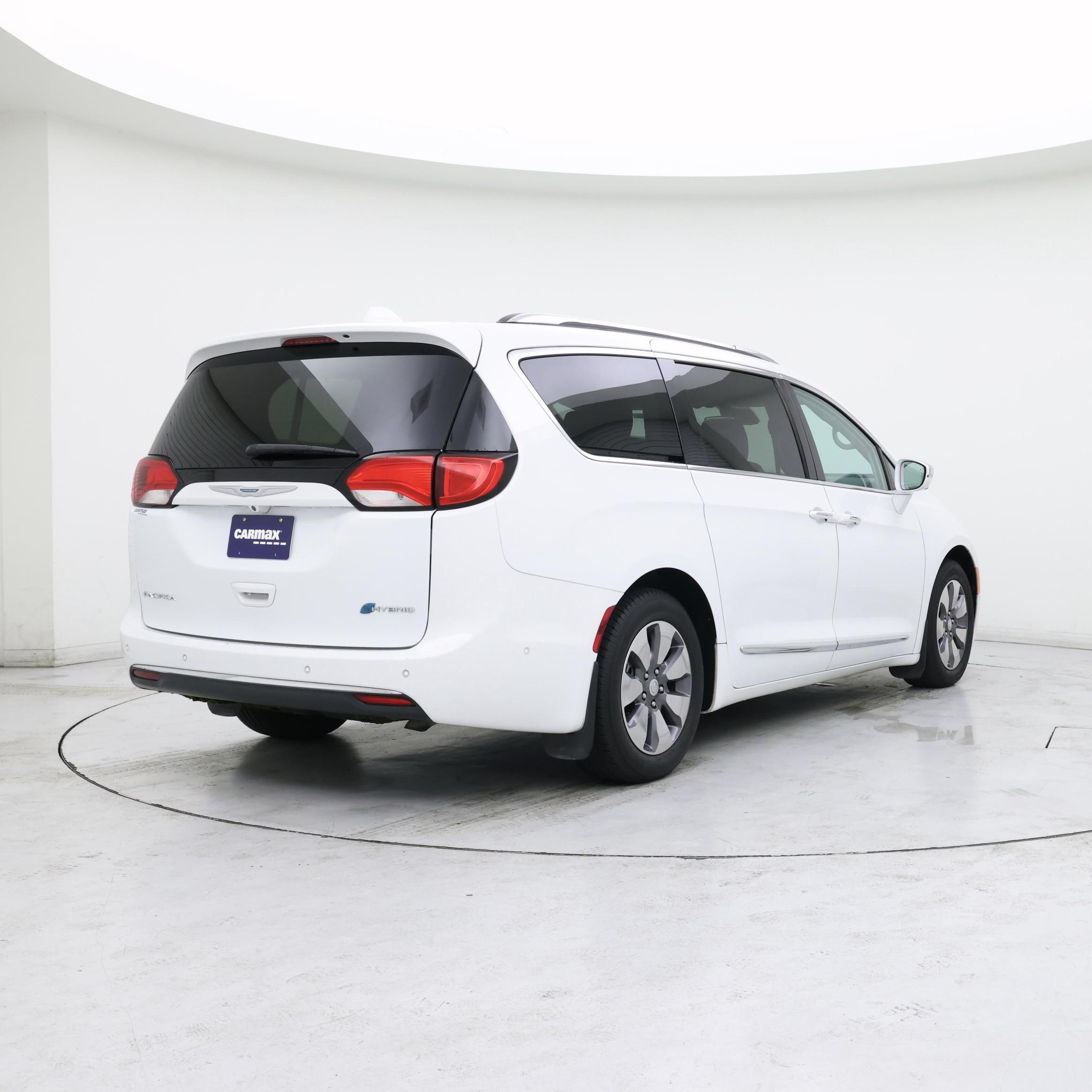 Thumbnail: 2018 Chrysler Pacifica - 8