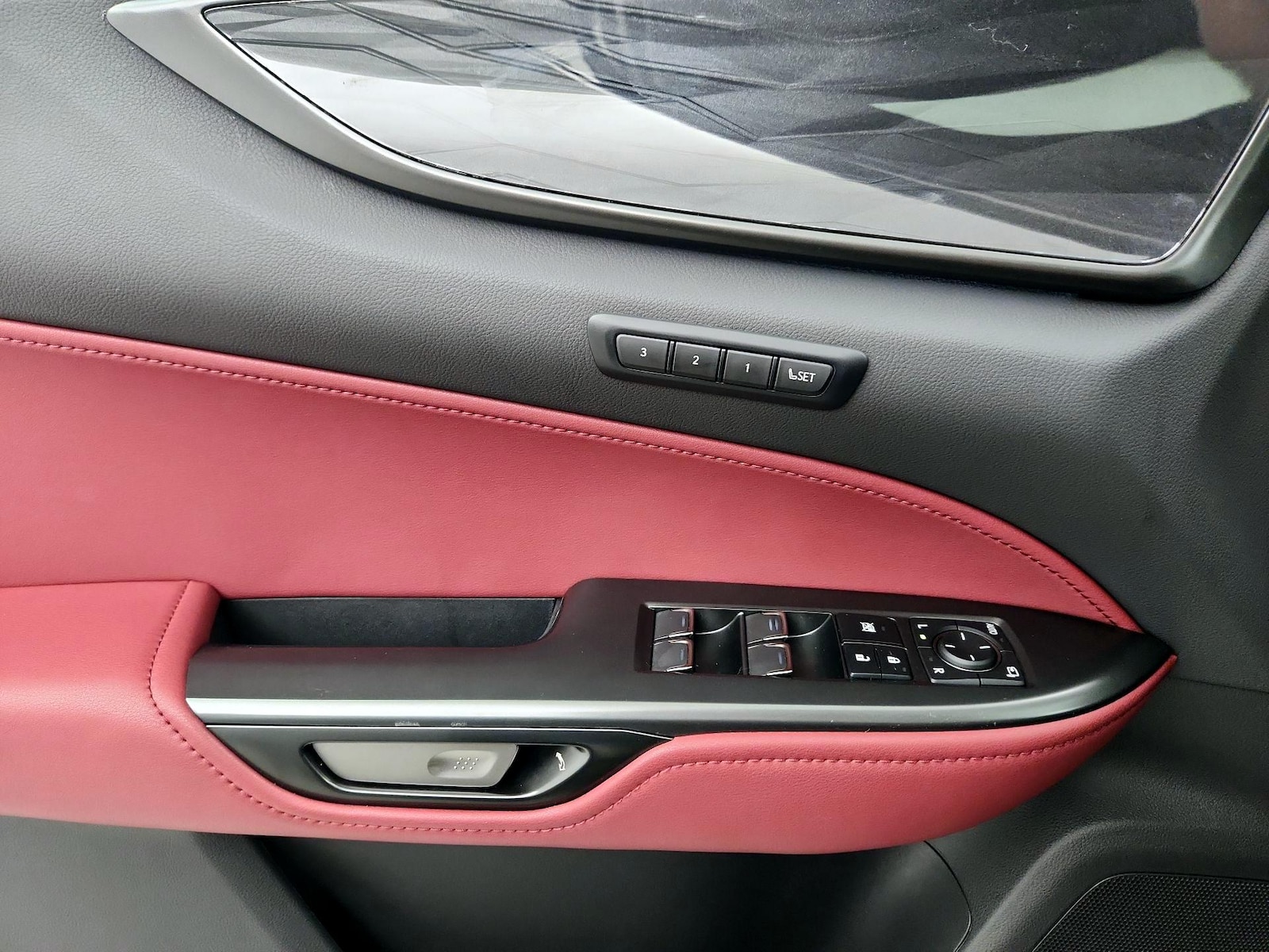 2025 Lexus NX 250 - Photo 13