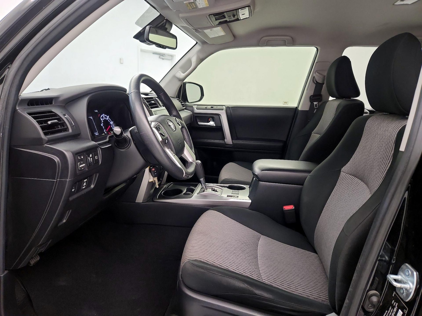 2020 Toyota 4Runner SR5 - Photo 12