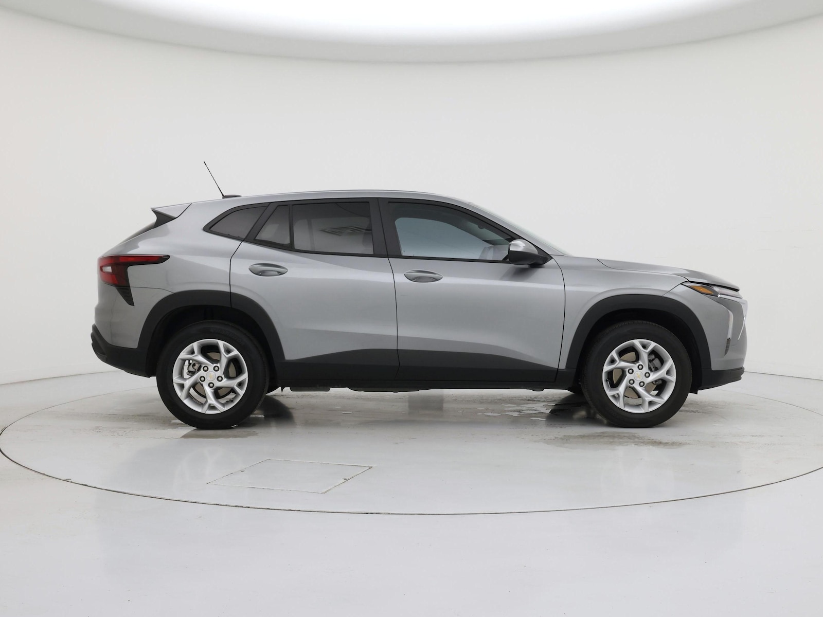 2025 Chevrolet Trax LS - Photo 8