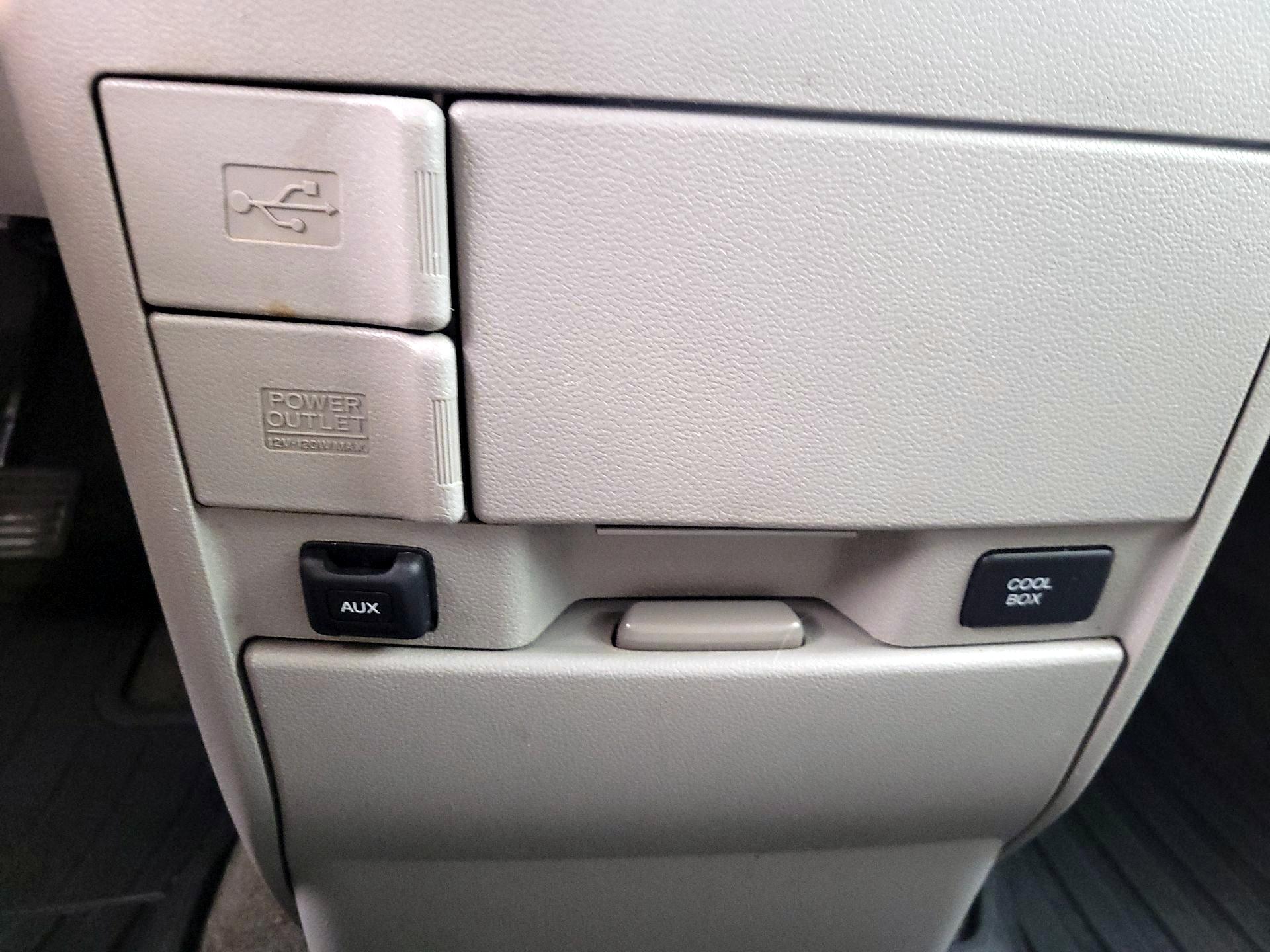Thumbnail: 2015 Honda Odyssey - 18