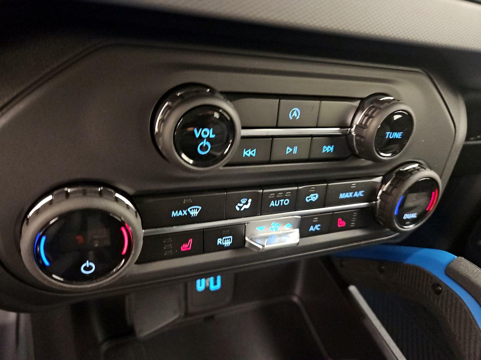 2024 Ford Bronco 2-Door Black Diamond - Photo 18