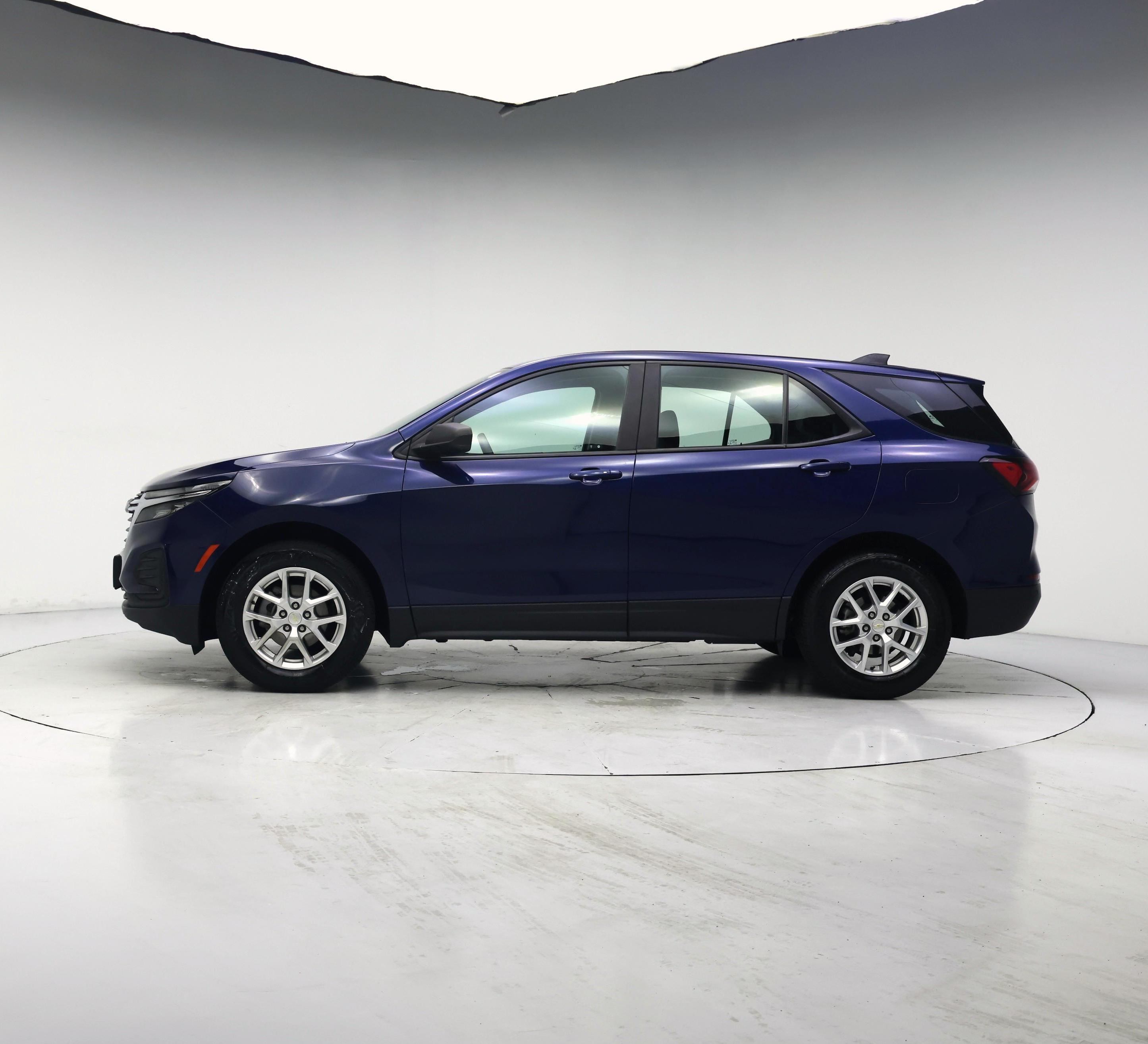 Thumbnail: 2022 Chevrolet Equinox - 3