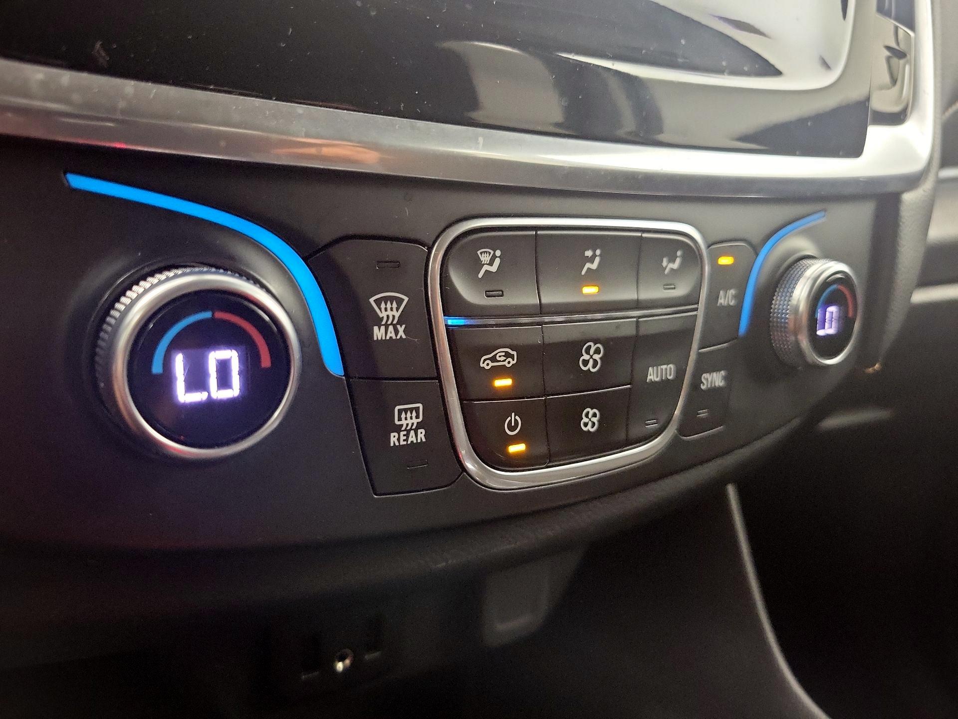 Thumbnail: 2019 Chevrolet Traverse - 16