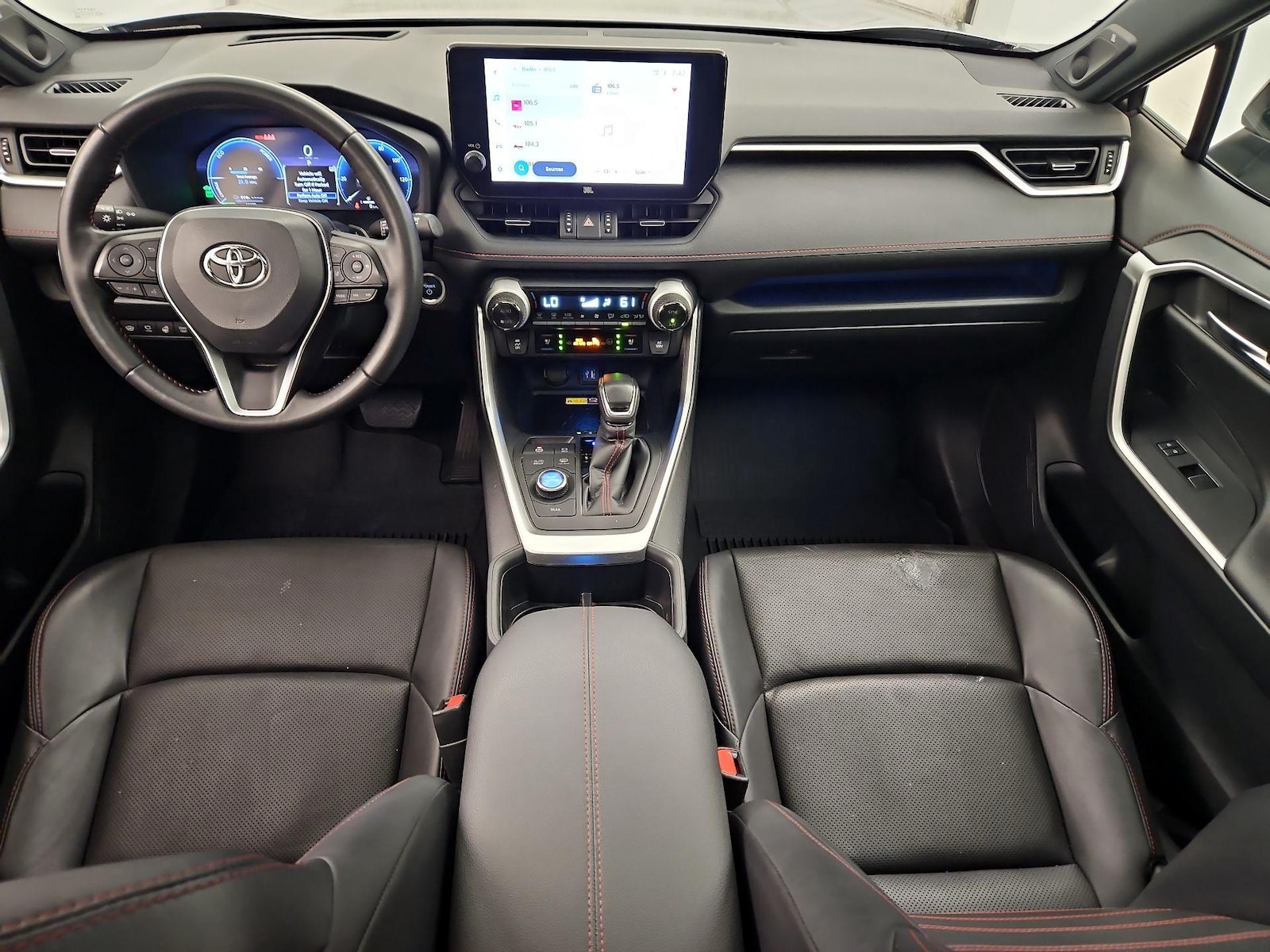2024 Toyota RAV4 XSE - Photo 10