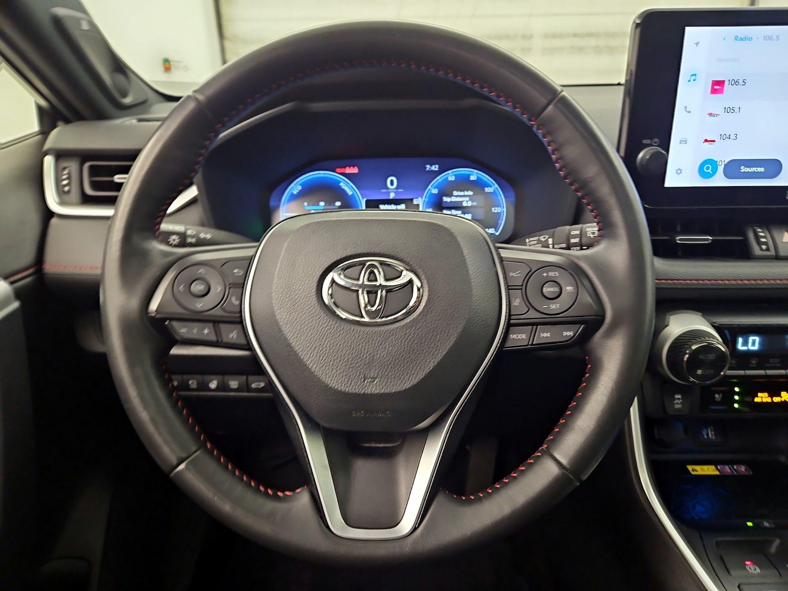 2024 Toyota RAV4 XSE - Photo 11
