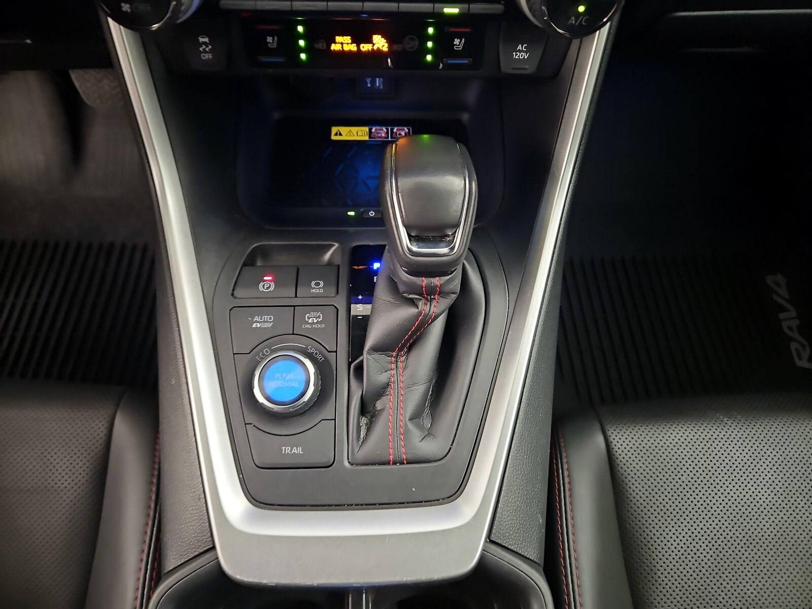2024 Toyota RAV4 XSE - Photo 18