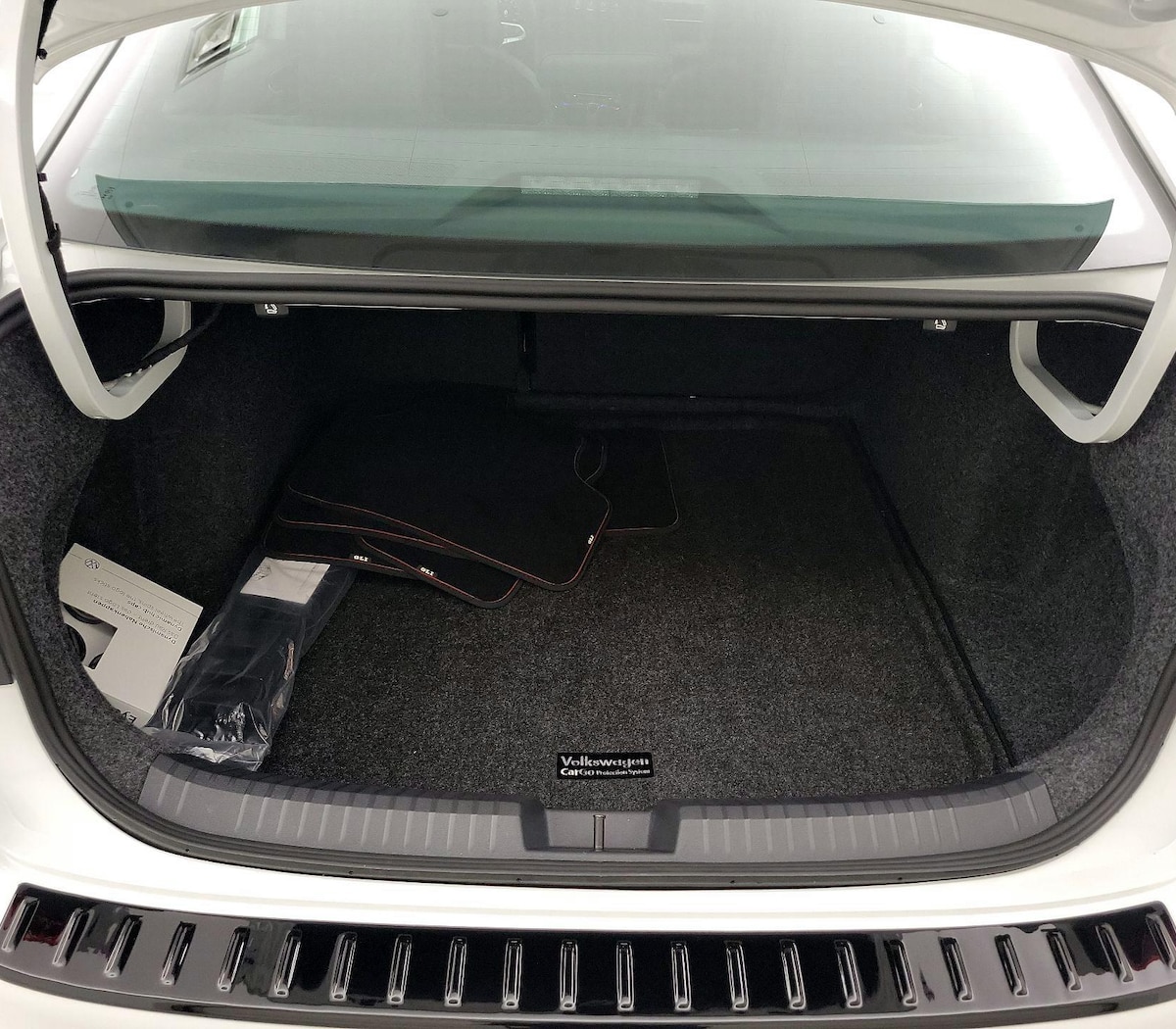 Trunk/Cargo (Seats Up)