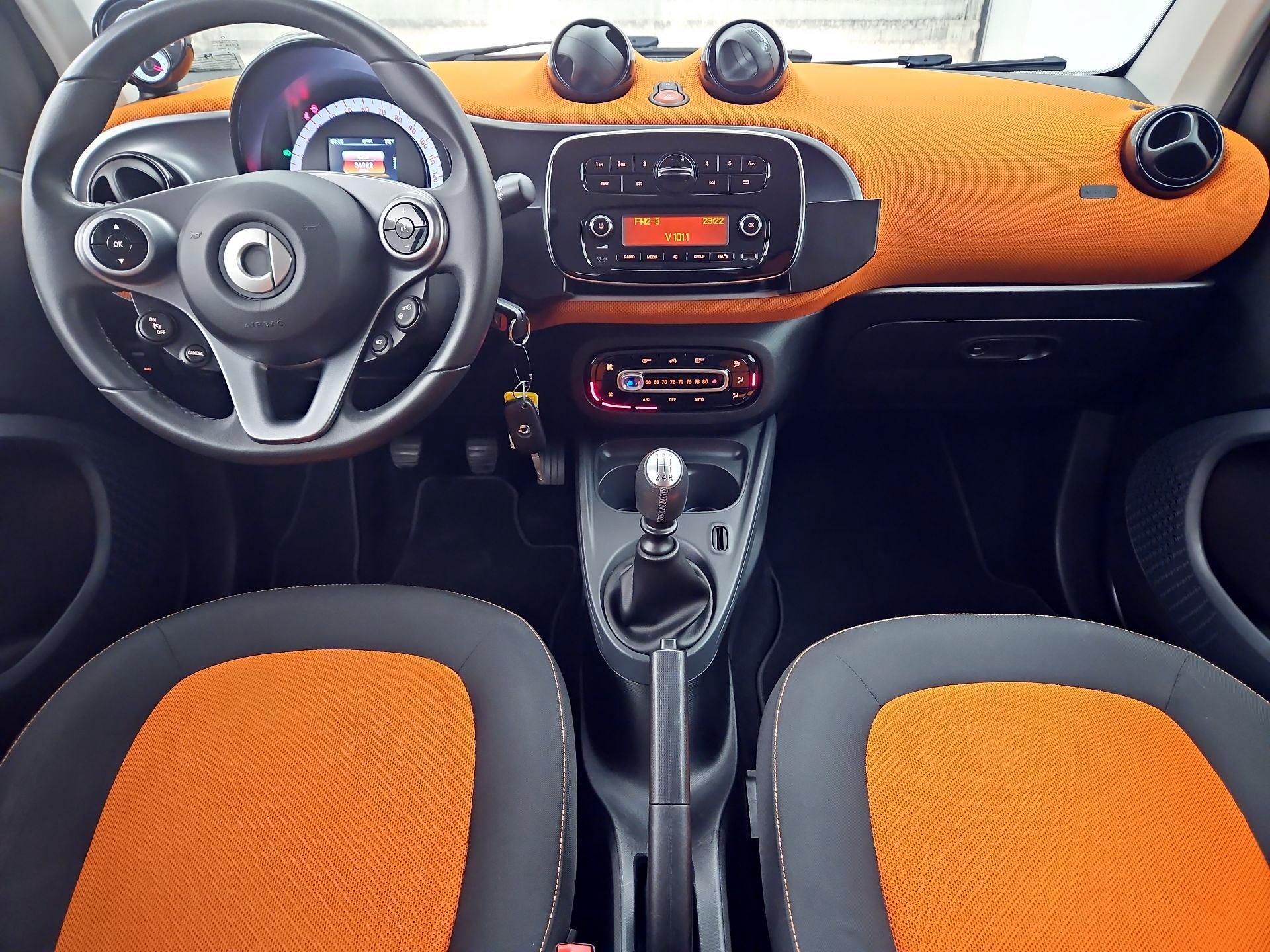 Orange 2016 smart fortwo Hatchback Rear-Wheel Drive Automatic