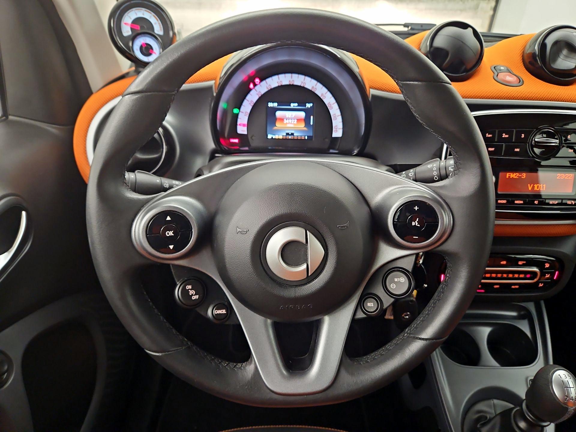 Thumbnail: 2016 smart fortwo - 10