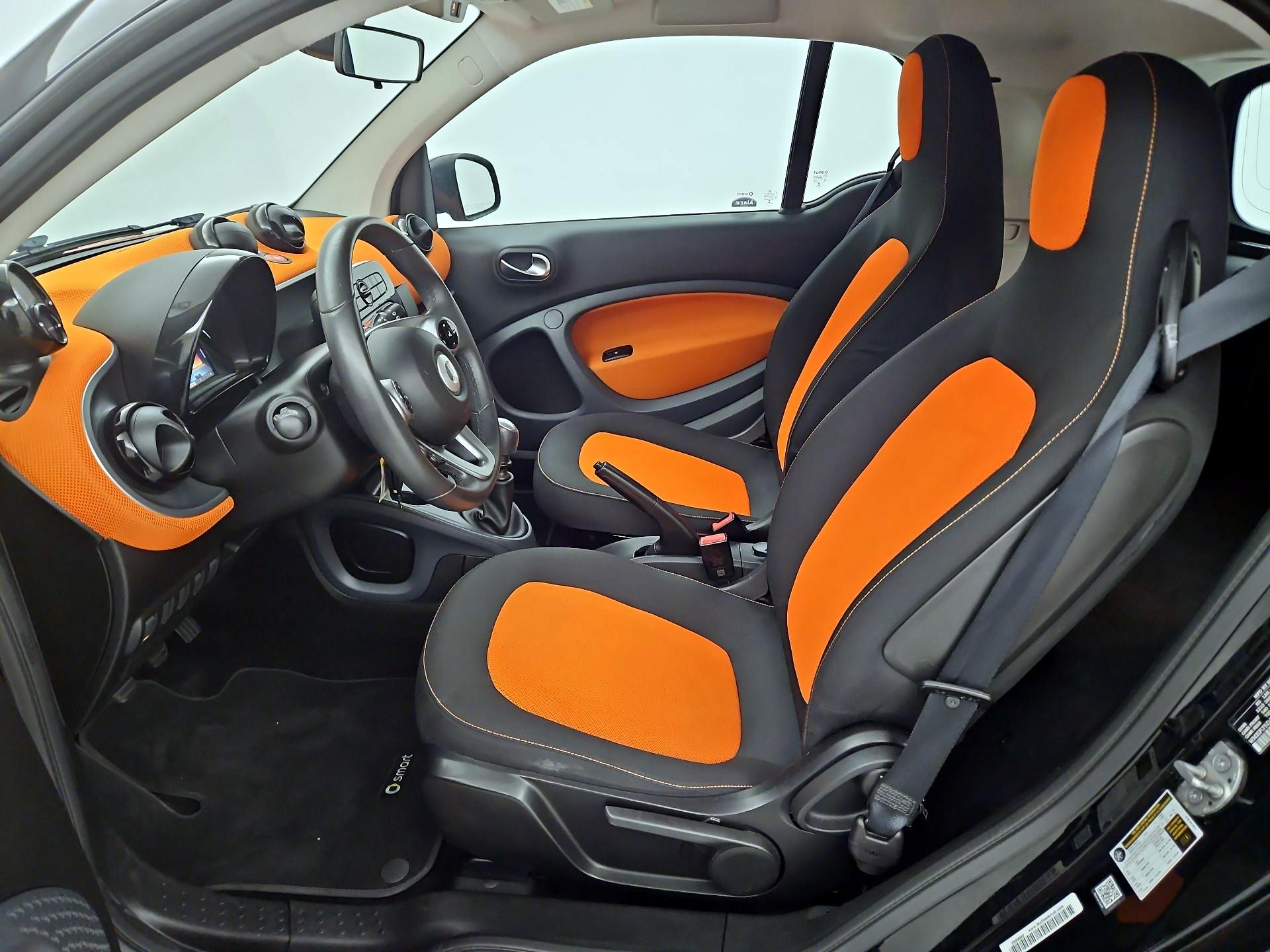 Thumbnail: 2016 smart fortwo - 11