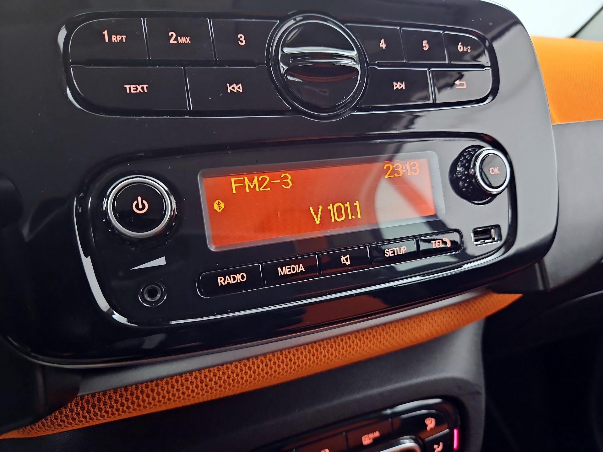 Thumbnail: 2016 smart fortwo - 17