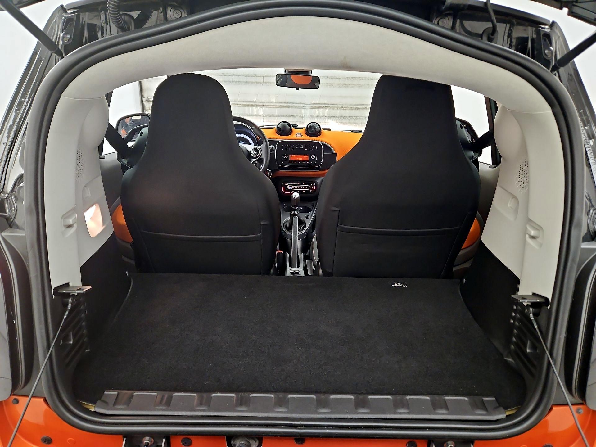 Thumbnail: 2016 smart fortwo - 18