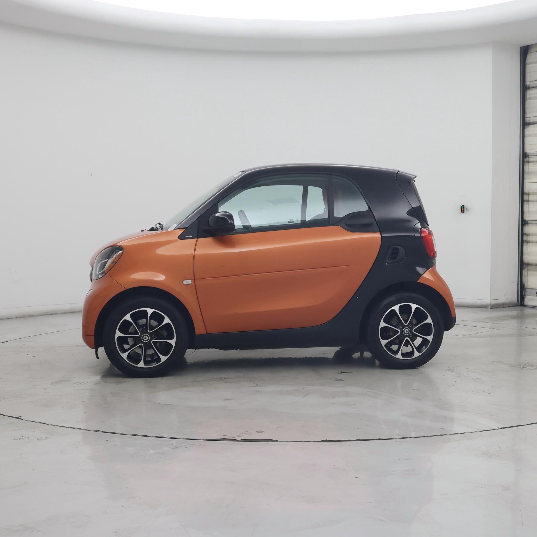 Thumbnail: 2016 smart fortwo - 3