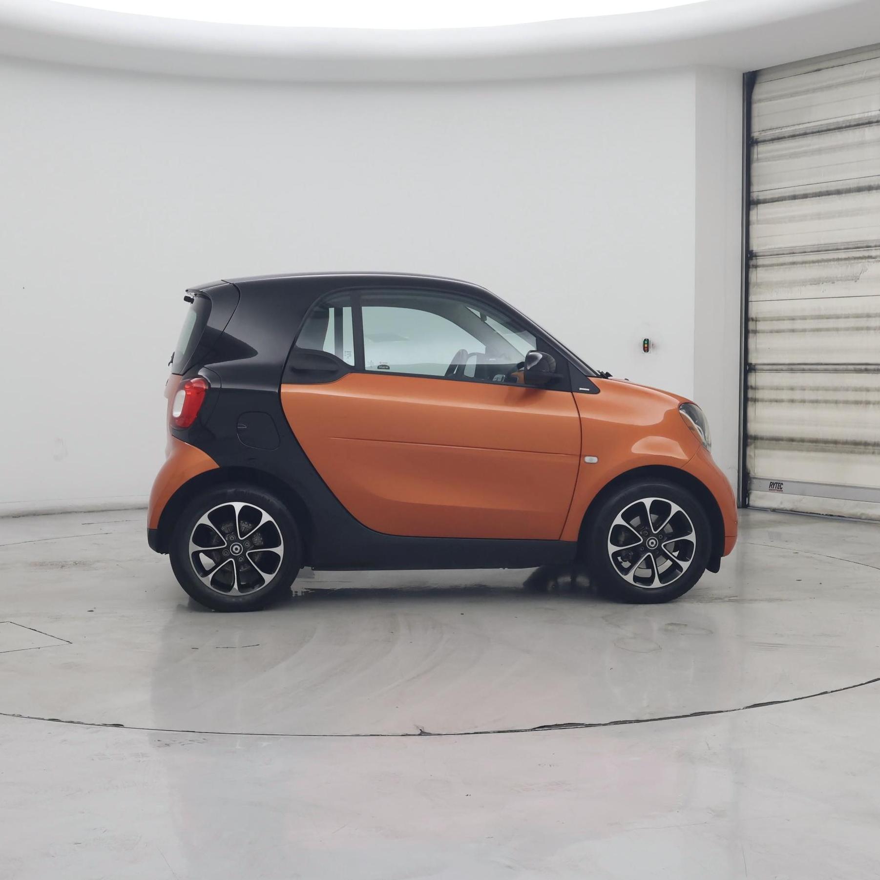 Thumbnail: 2016 smart fortwo - 7