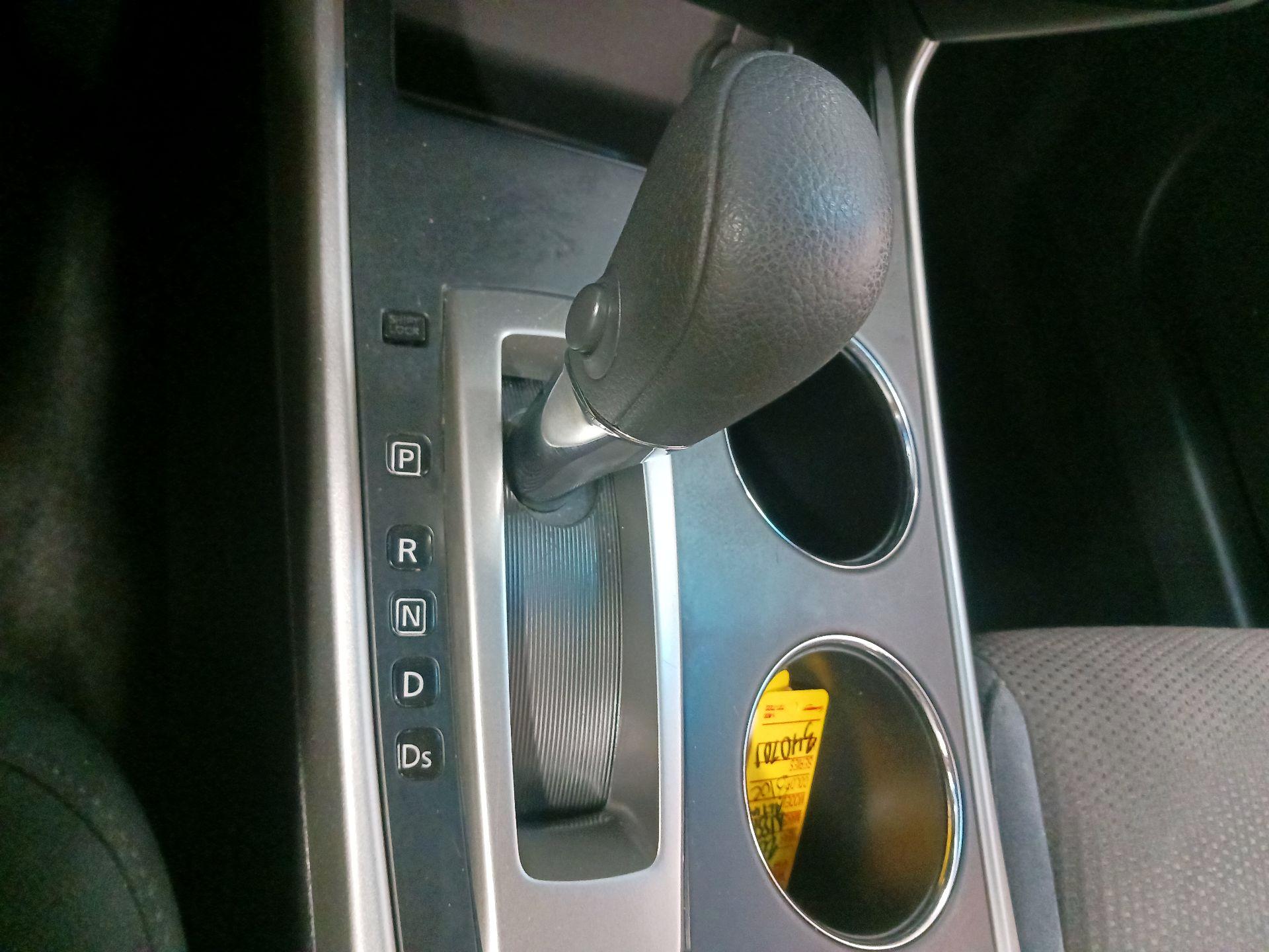 Thumbnail: 2015 Nissan Altima - 16