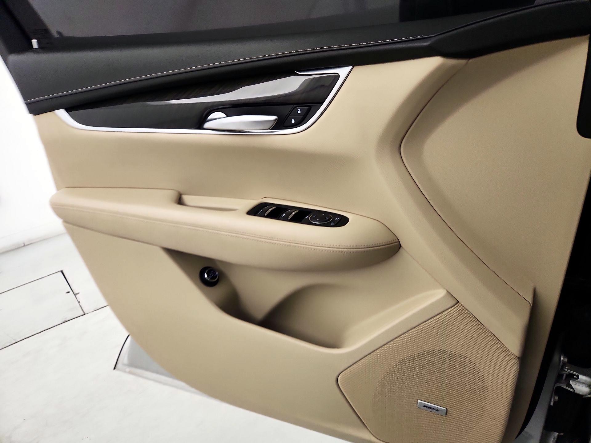 Thumbnail: 2018 Cadillac XT5 - 12