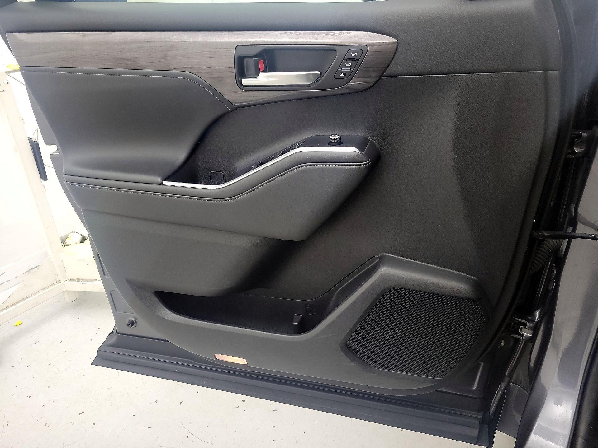 Thumbnail: 2021 Toyota Highlander - 12
