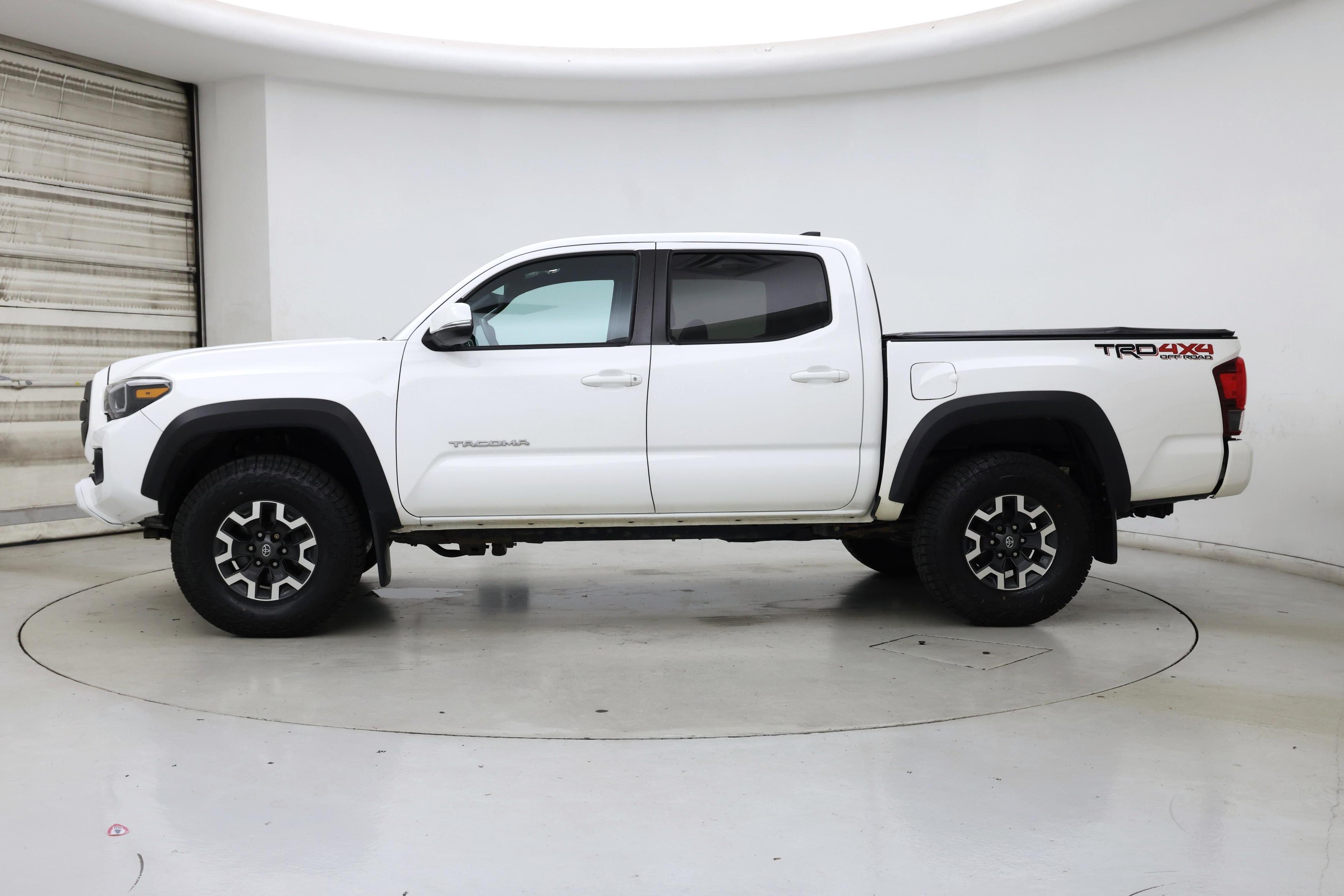 Thumbnail: 2019 Toyota Tacoma - 3