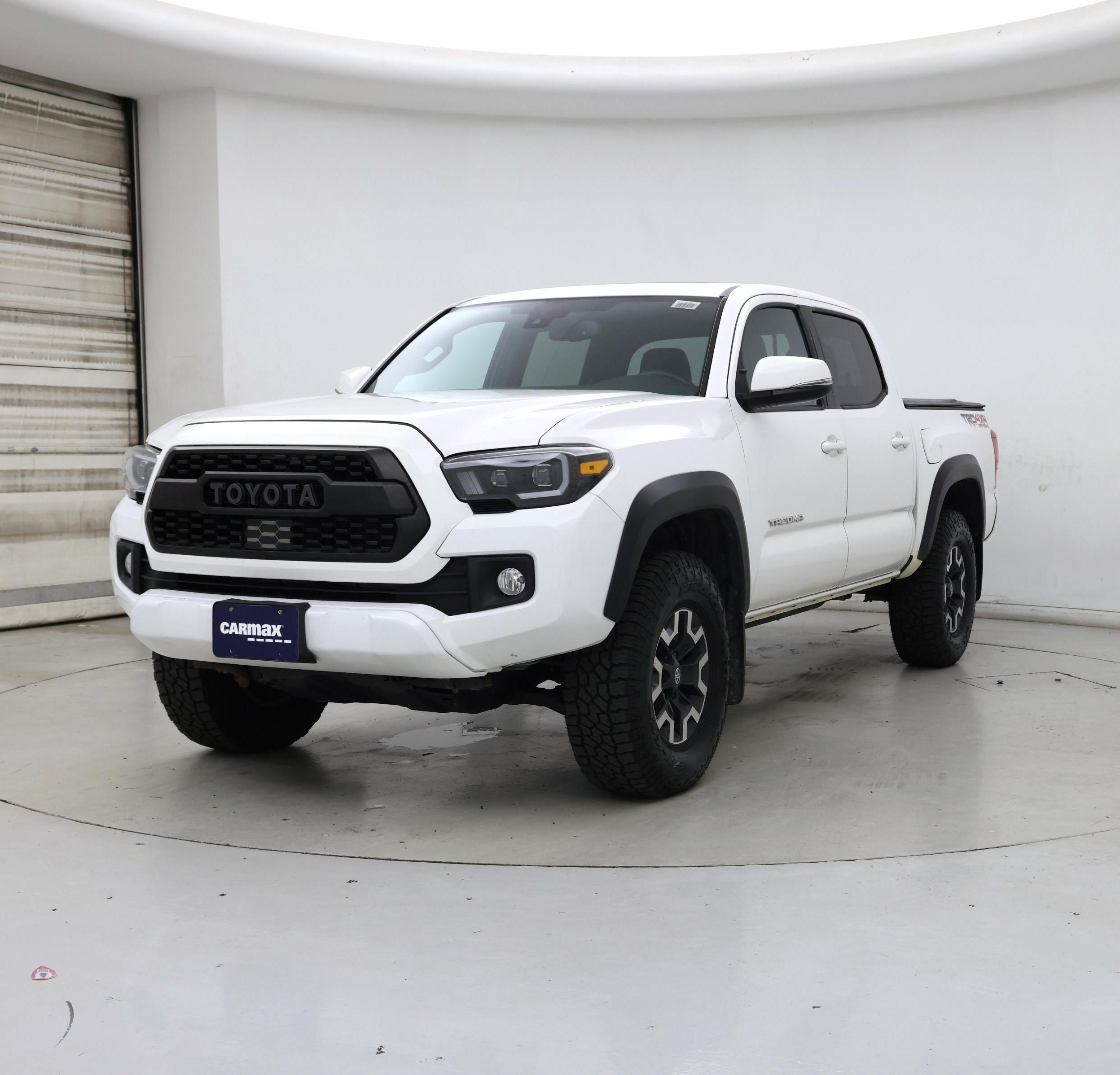 Thumbnail: 2019 Toyota Tacoma - 4