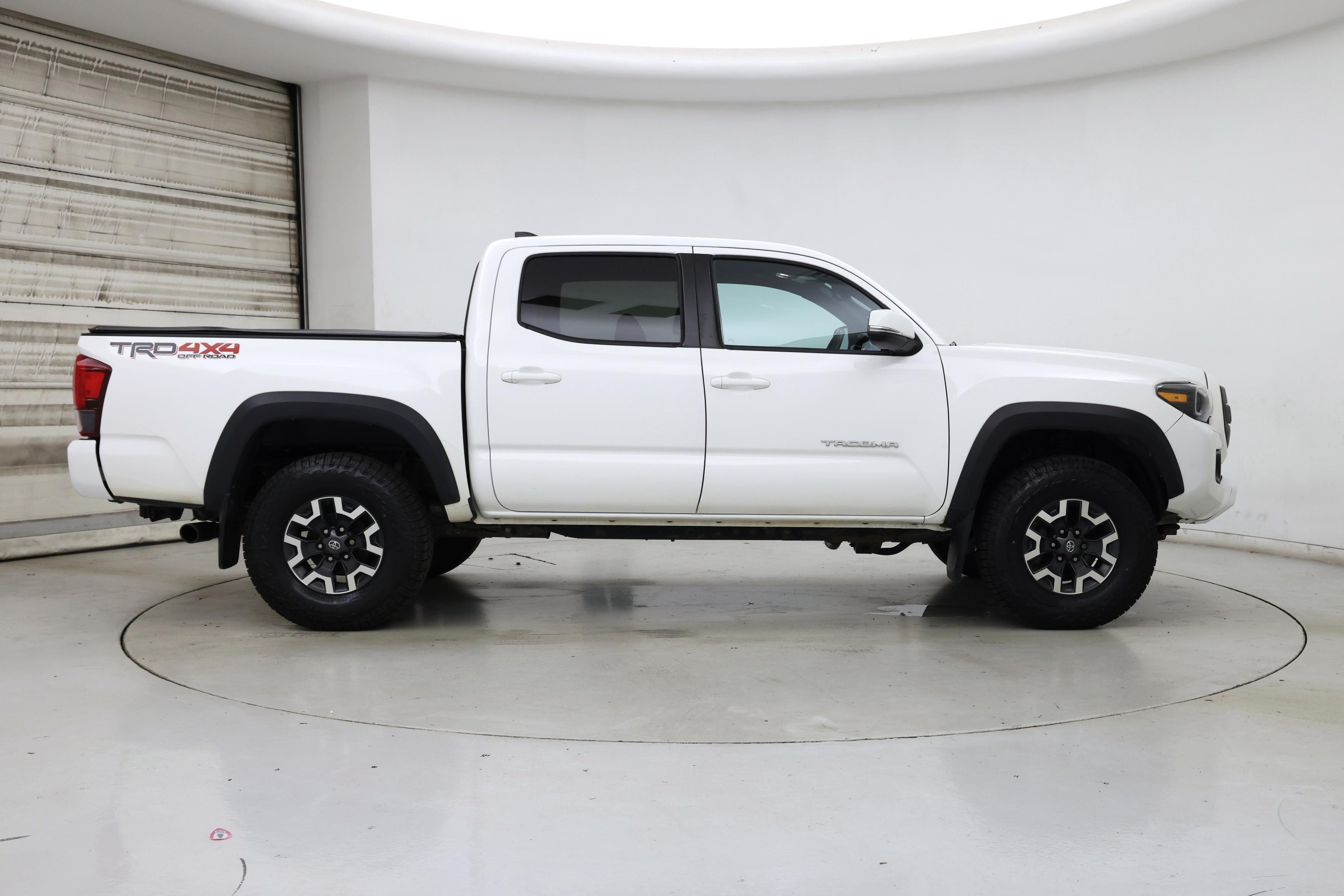Thumbnail: 2019 Toyota Tacoma - 7