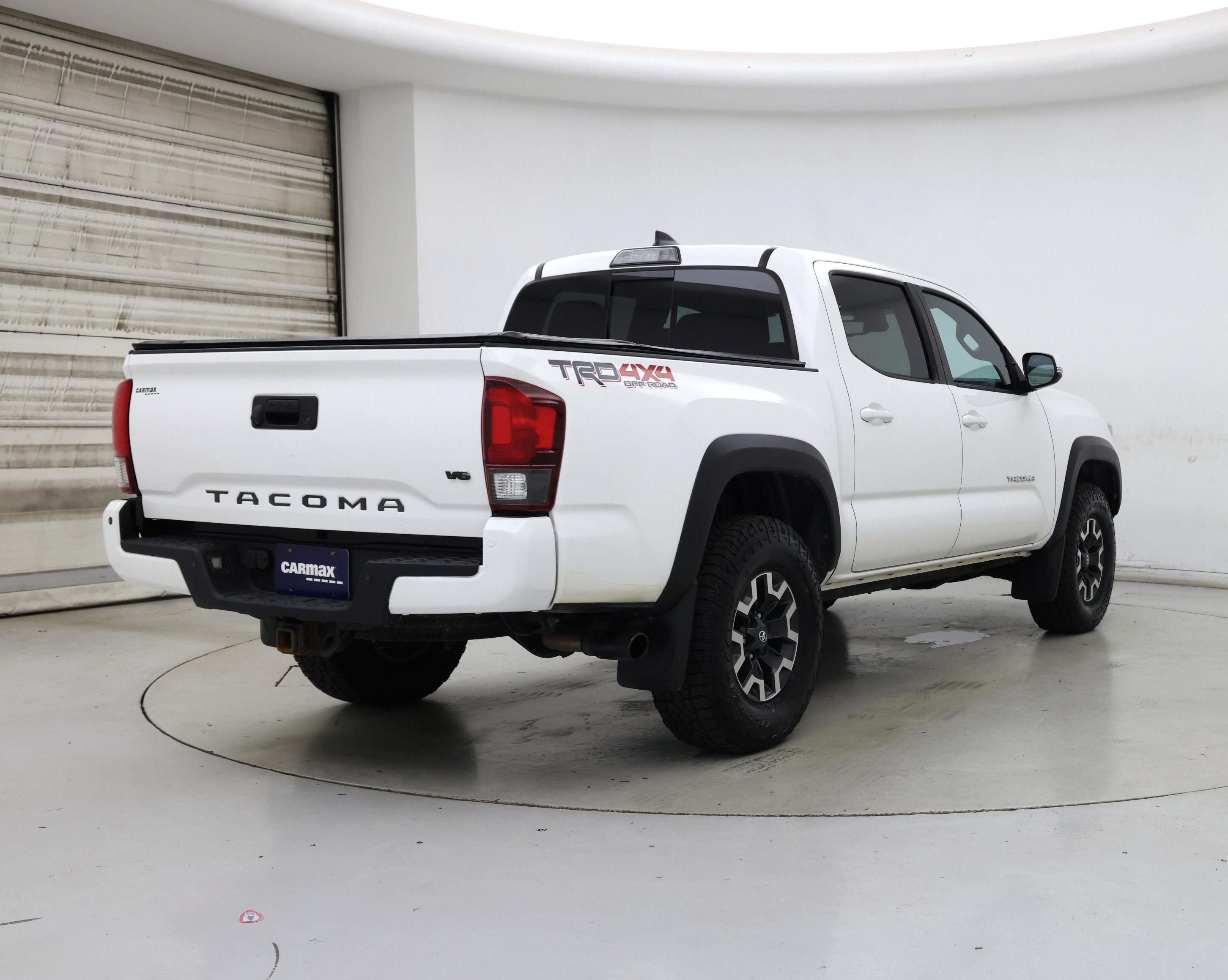 Thumbnail: 2019 Toyota Tacoma - 8