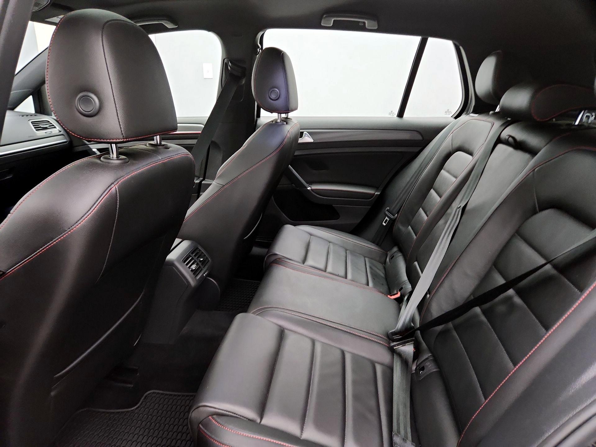 Thumbnail: 2021 Volkswagen Golf - 20