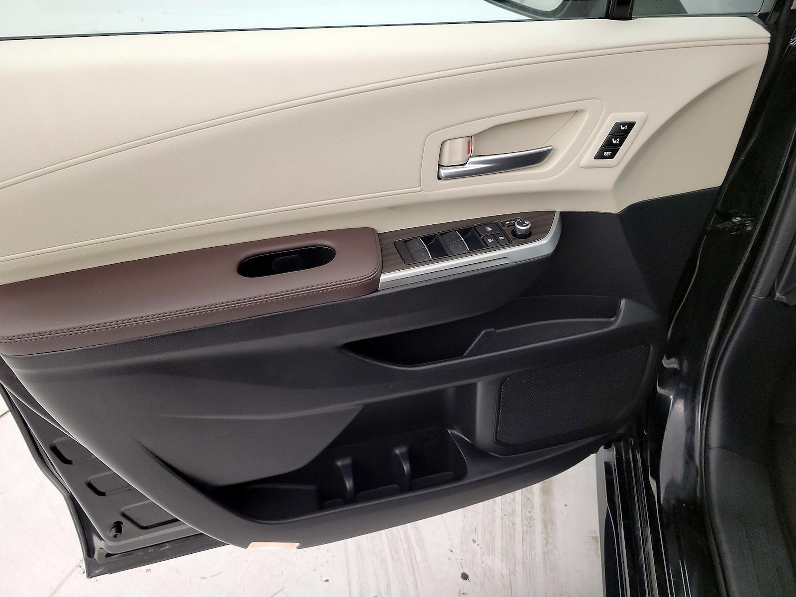 2023 Toyota Sienna Platinum - Photo 13