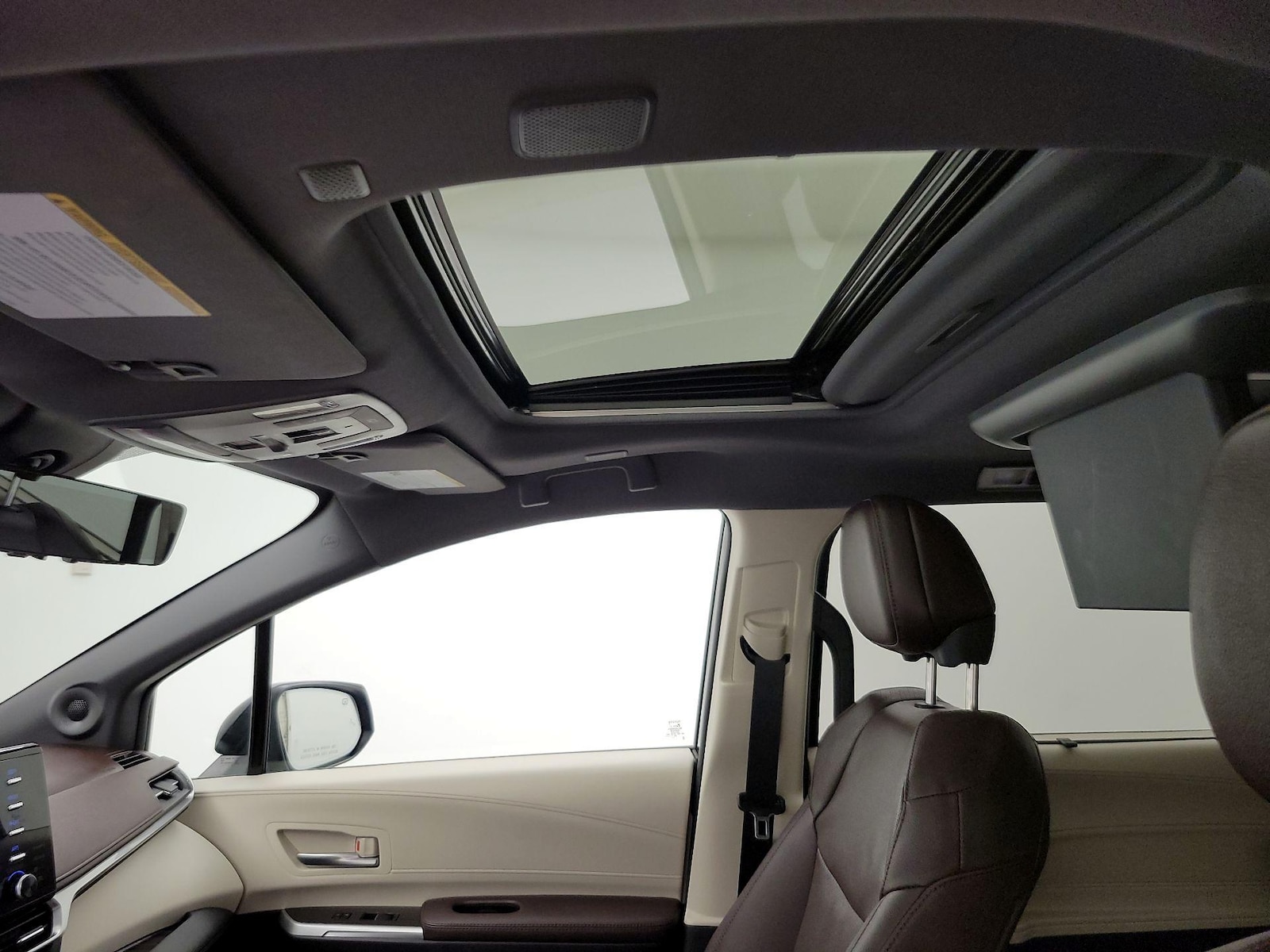 2023 Toyota Sienna Platinum - Photo 20