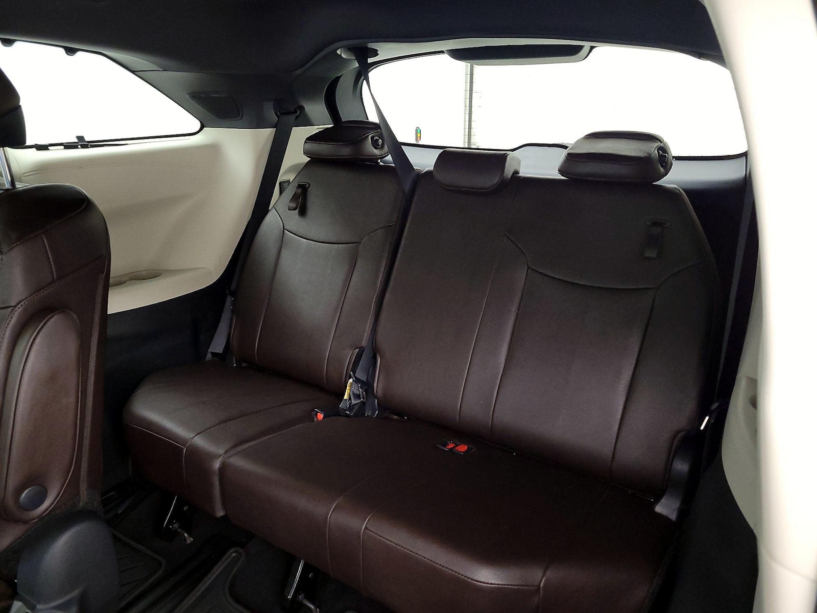 2023 Toyota Sienna Platinum - Photo 22