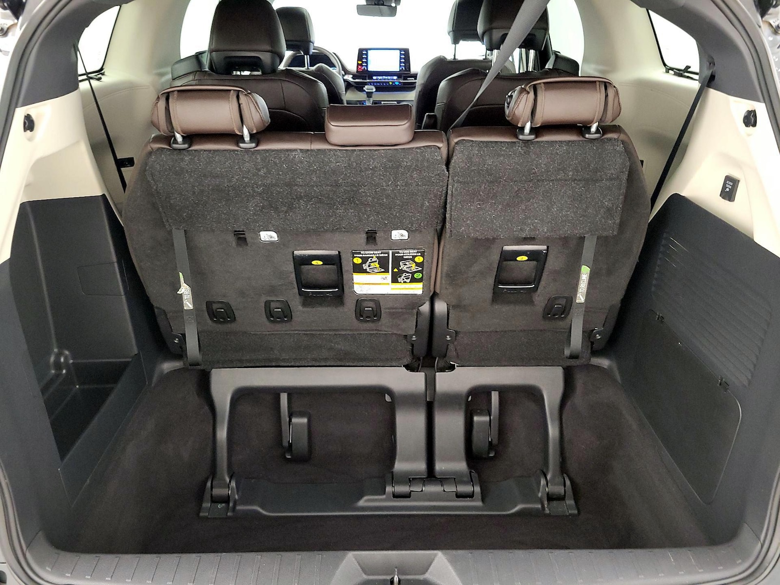2023 Toyota Sienna Platinum - Photo 23